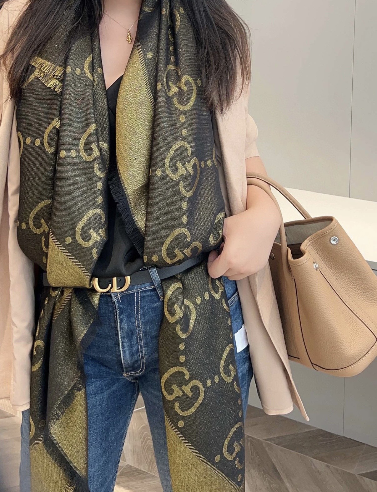 Gucci A貨黑金雙G大圖圍巾 女款氣場全開百貨爆款人氣推薦