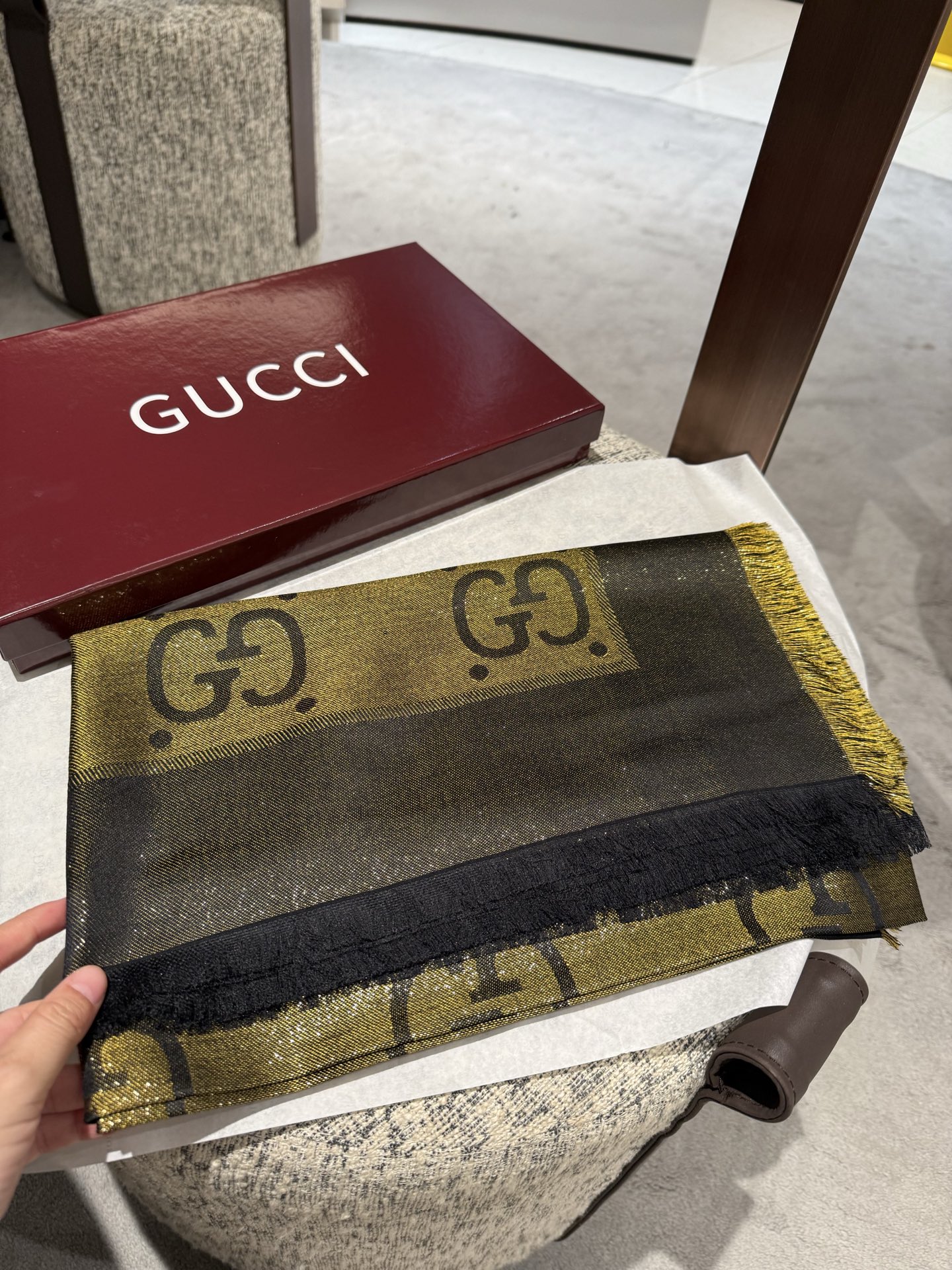 Gucci A貨黑金雙G大圖圍巾 女款氣場全開百貨爆款人氣推薦｜歐美奢侈品精品推薦