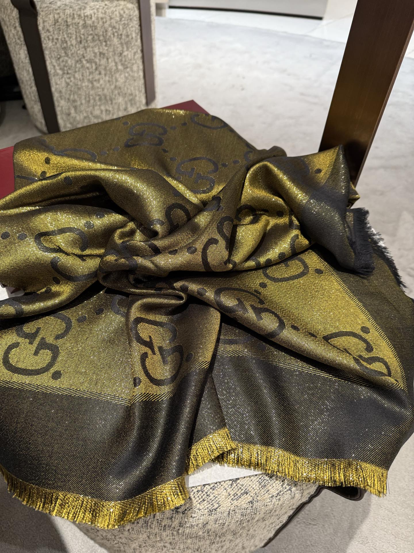 Gucci A貨黑金雙G大圖圍巾 女款氣場全開百貨爆款人氣推薦｜歐美奢侈品精品推薦