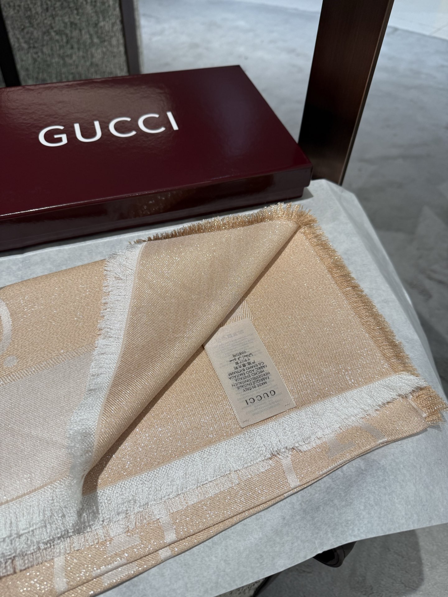 Gucci 高仿米杏GG提花絲混圍巾 女款氣質配色日常百搭款｜歐美奢侈品精品推薦