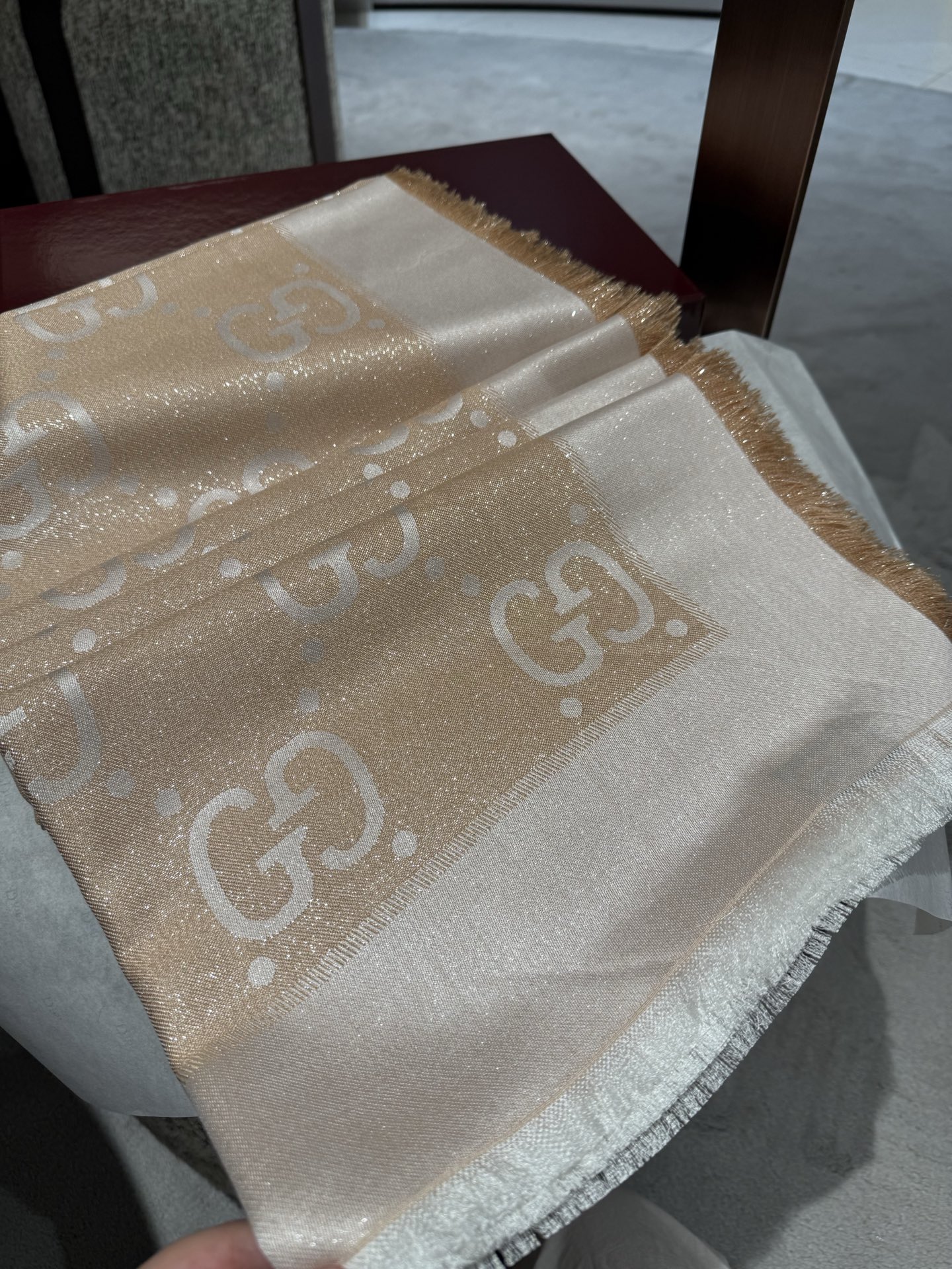 Gucci 高仿米杏GG提花絲混圍巾 女款氣質配色日常百搭款｜歐美奢侈品精品推薦