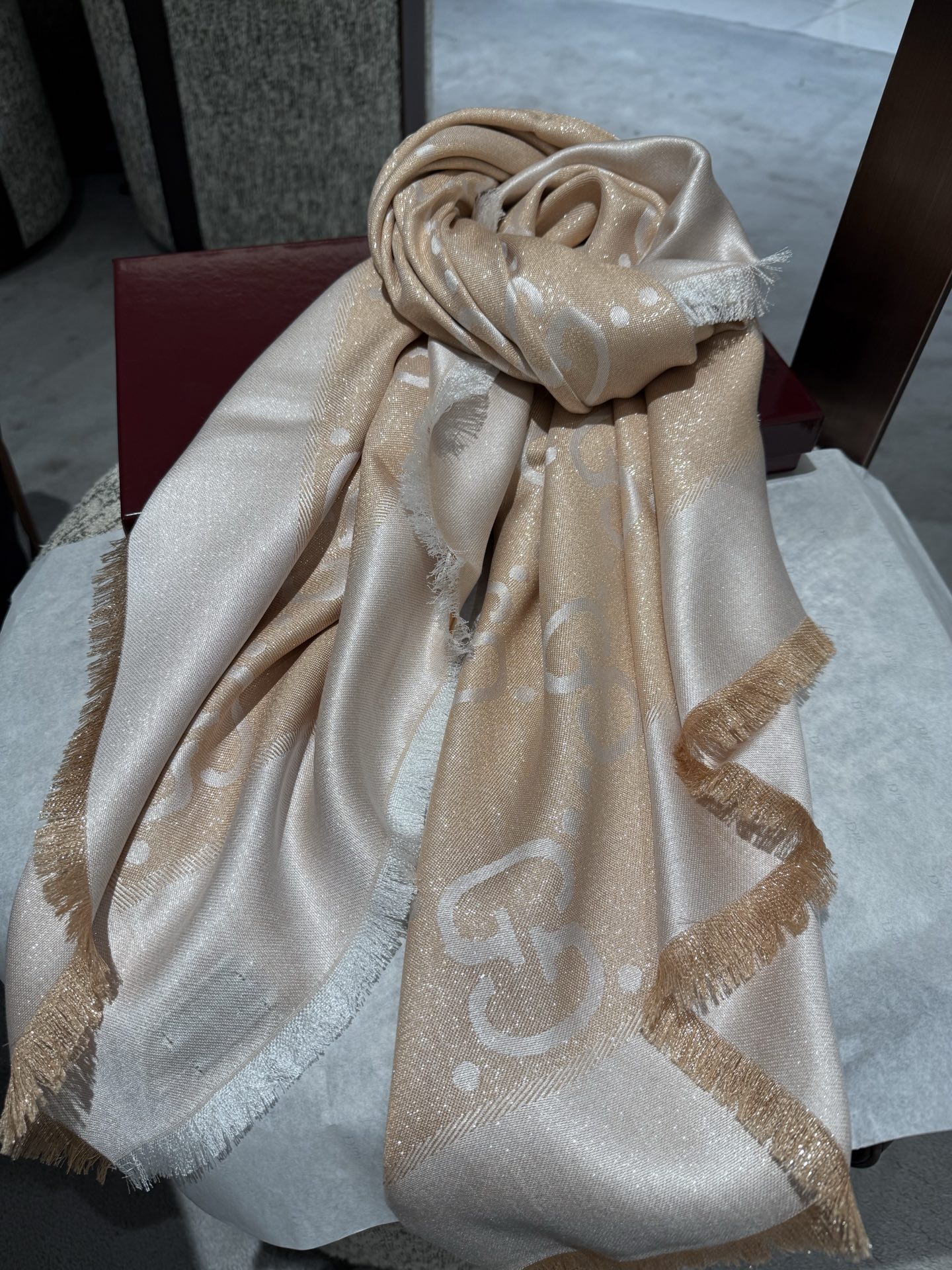 Gucci 高仿米杏GG提花絲混圍巾 女款氣質配色日常百搭款｜歐美奢侈品精品推薦