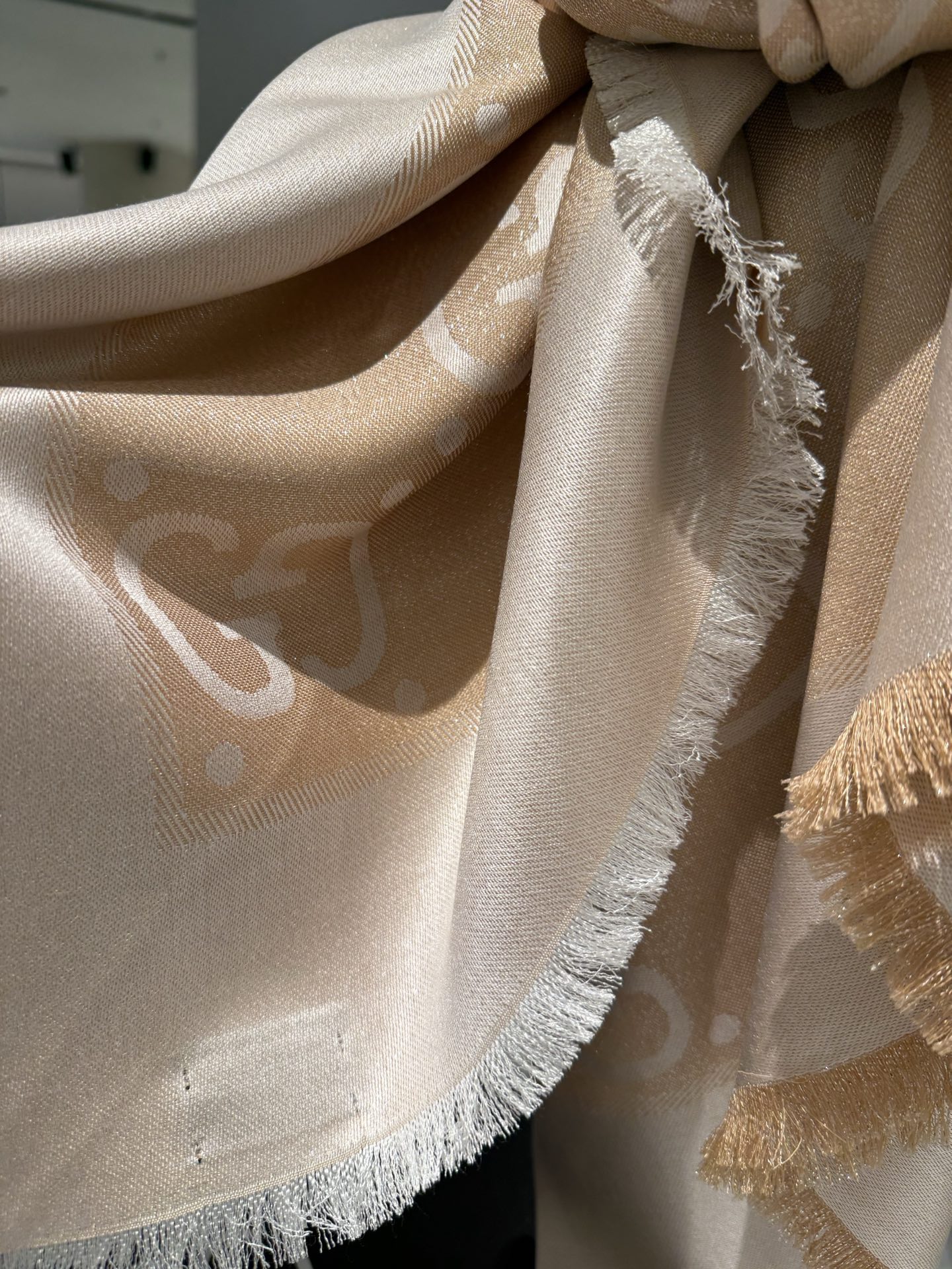 Gucci 高仿米杏GG提花絲混圍巾 女款氣質配色日常百搭款｜歐美奢侈品精品推薦