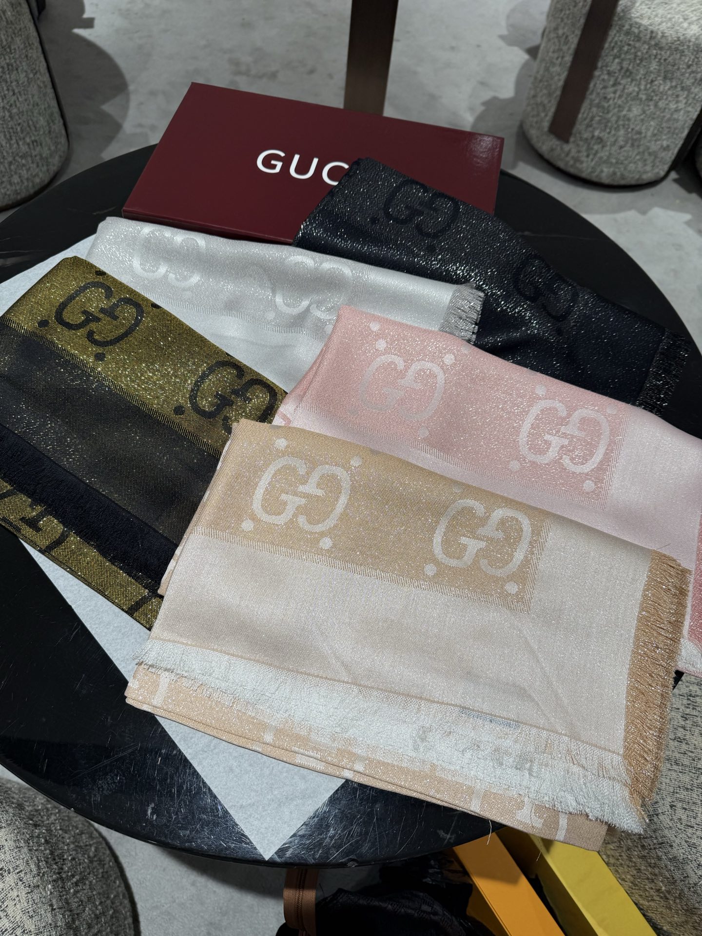 Gucci 高仿米杏GG提花絲混圍巾 女款氣質配色日常百搭款｜歐美奢侈品精品推薦