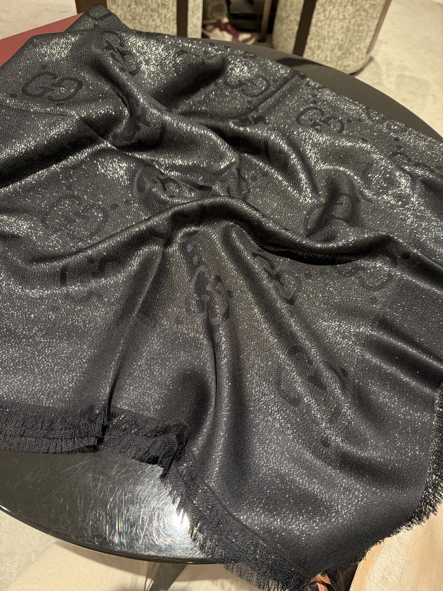 Gucci 一比一黑銀閃絲圍巾 女款時尚光澤感派對推薦單品｜歐美奢侈品精品推薦