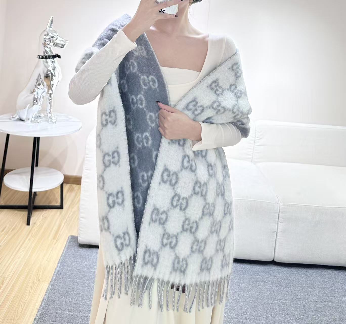 Gucci一比一精品女款雙面圍巾溫柔灰白配色｜歐美奢侈品精品推薦
