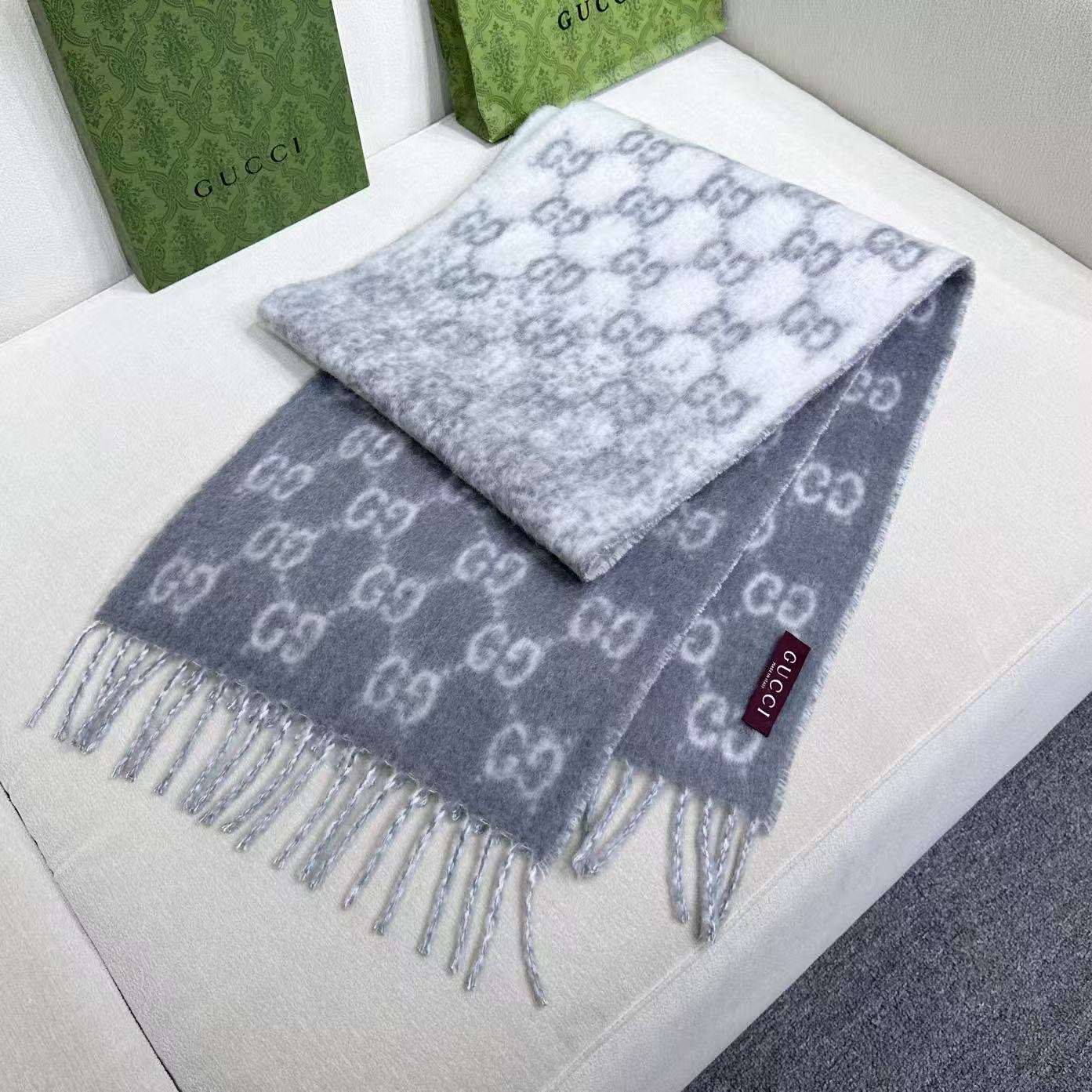 Gucci一比一精品女款雙面圍巾溫柔灰白配色｜歐美奢侈品精品推薦