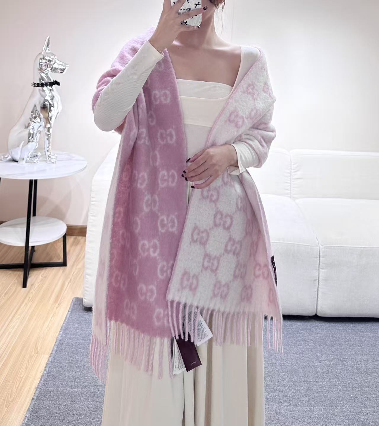 Gucci高仿女款毛呢圍巾溫柔粉色系雙面設計｜歐美奢侈品精品推薦