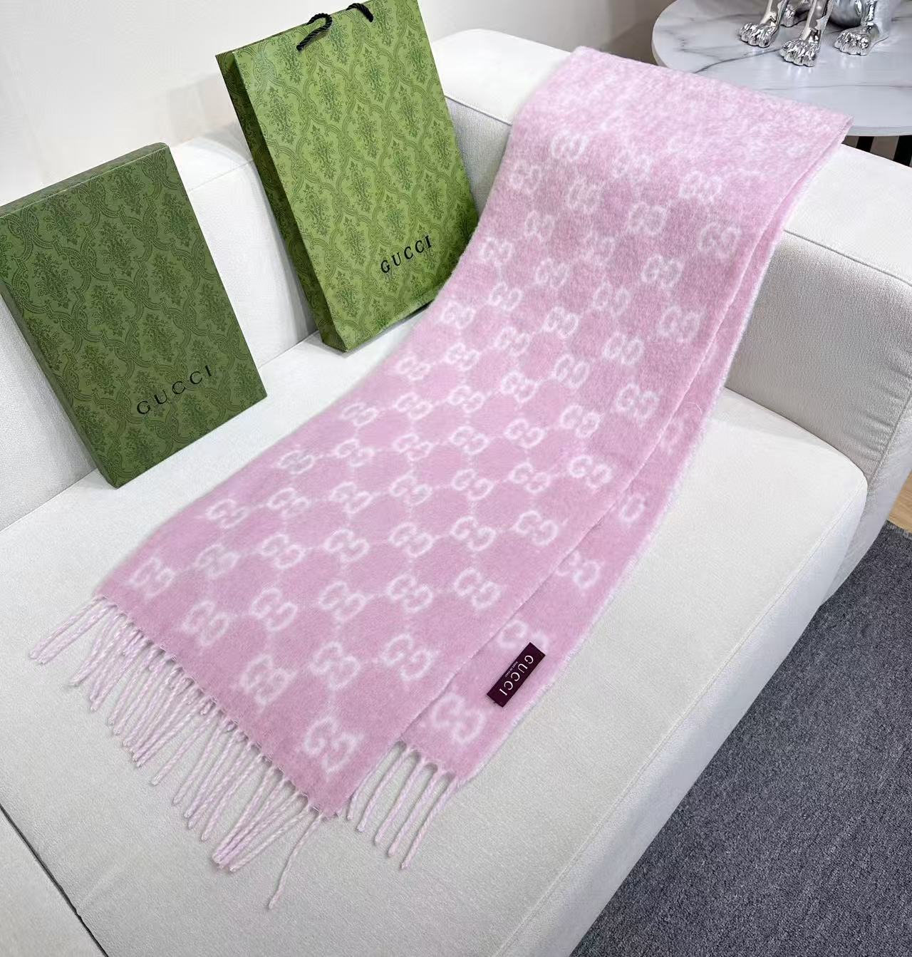 Gucci高仿女款毛呢圍巾溫柔粉色系雙面設計｜歐美奢侈品精品推薦