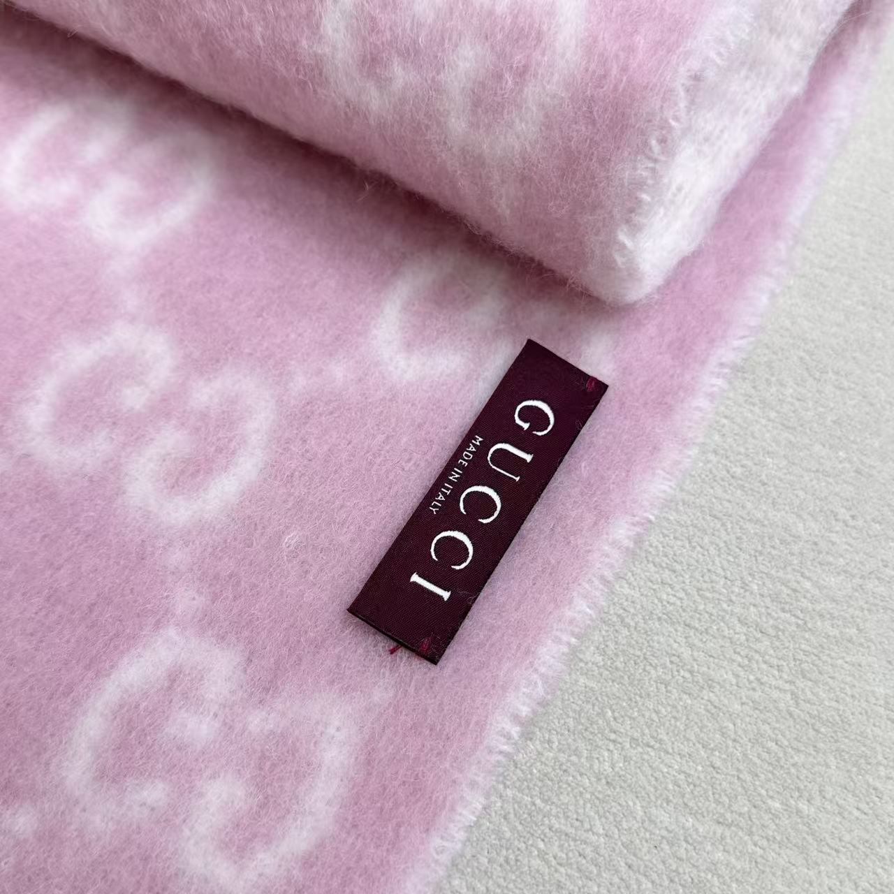 Gucci高仿女款毛呢圍巾溫柔粉色系雙面設計｜歐美奢侈品精品推薦