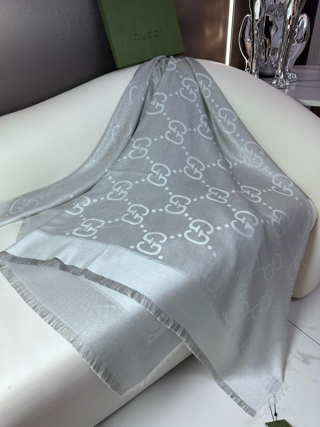 Gucci A貨女款銀灰絲感圍巾百搭氣質款式｜歐美奢侈品精品推薦