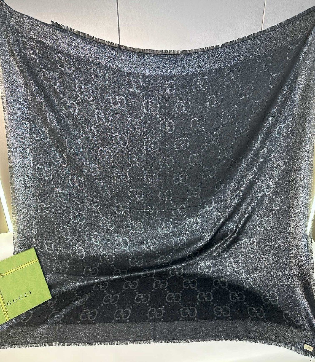 Gucci高仿女款黑緹花絲感圍巾極簡風格通勤必備｜歐美奢侈品精品推薦