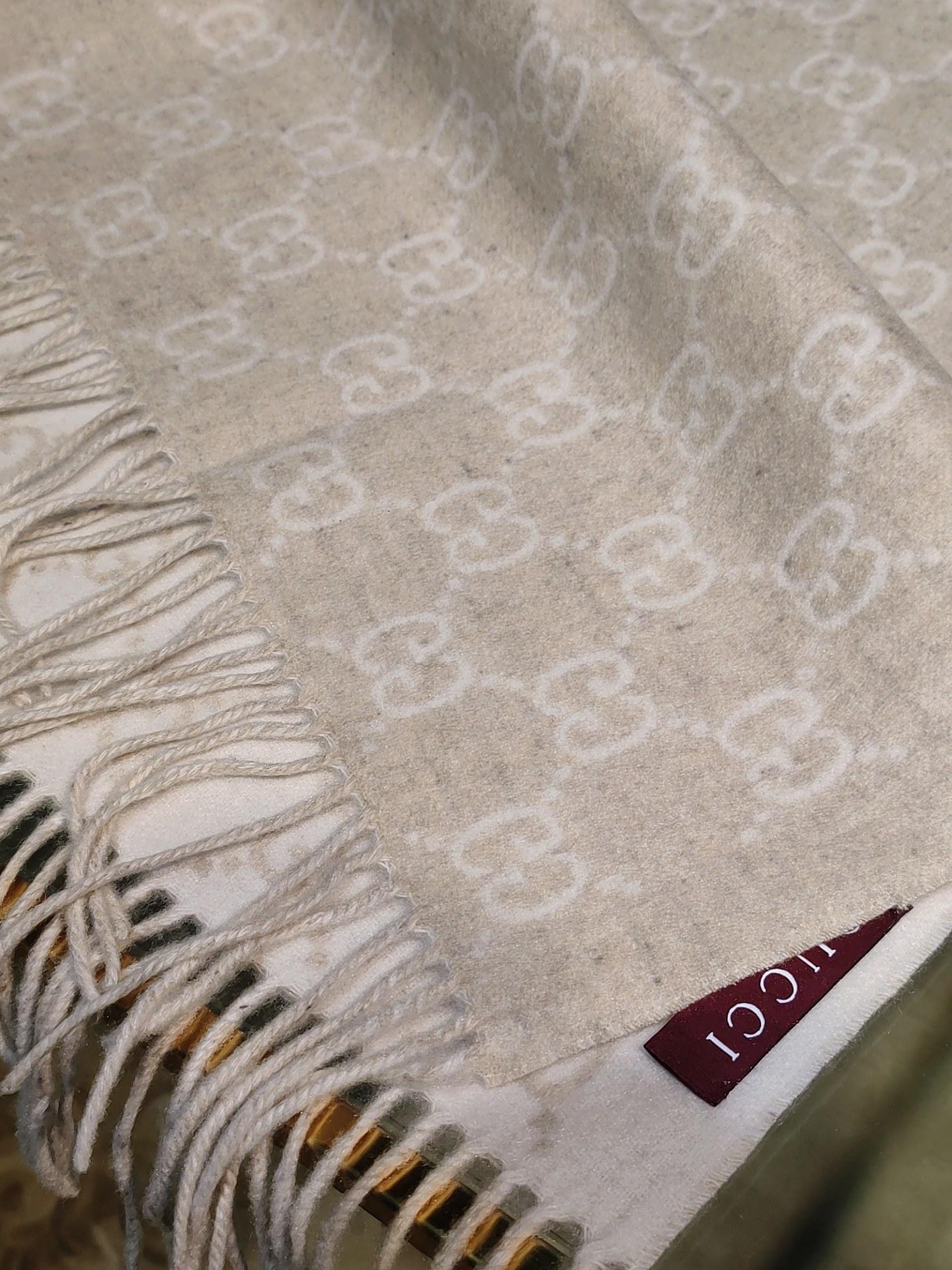 Gucci精品仿製圍巾奶白色毛呢流蘇女款柔軟親膚｜歐美奢侈品精品推薦