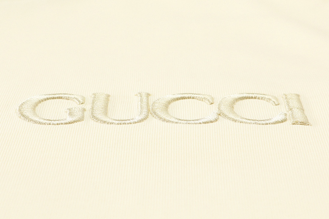 GucciA貨白色短袖T恤男款 撞色領口設計展現風格| 10 GucciA貨白色短袖T恤男款 撞色領口設計展現風格
