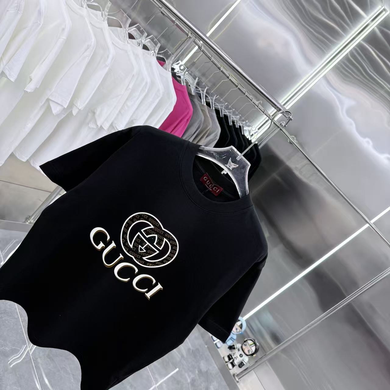 Gucci一比一黑T短袖男款 GG圓框Logo立體印花設計| 12 Gucci一比一黑T短袖男款 GG圓框Logo立體印花設計
