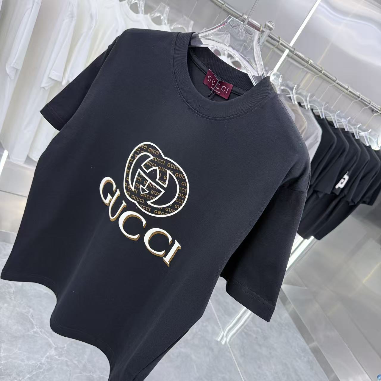 Gucci一比一黑T短袖男款 GG圓框Logo立體印花設計| 11 Gucci一比一黑T短袖男款 GG圓框Logo立體印花設計