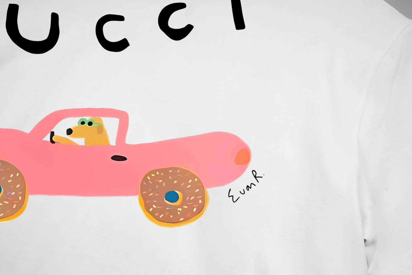 Gucci高仿男款短袖T恤 白色底粉紅汽車插畫童趣藝術感| 11 Gucci高仿男款短袖T恤 白色底粉紅汽車插畫童趣藝術感