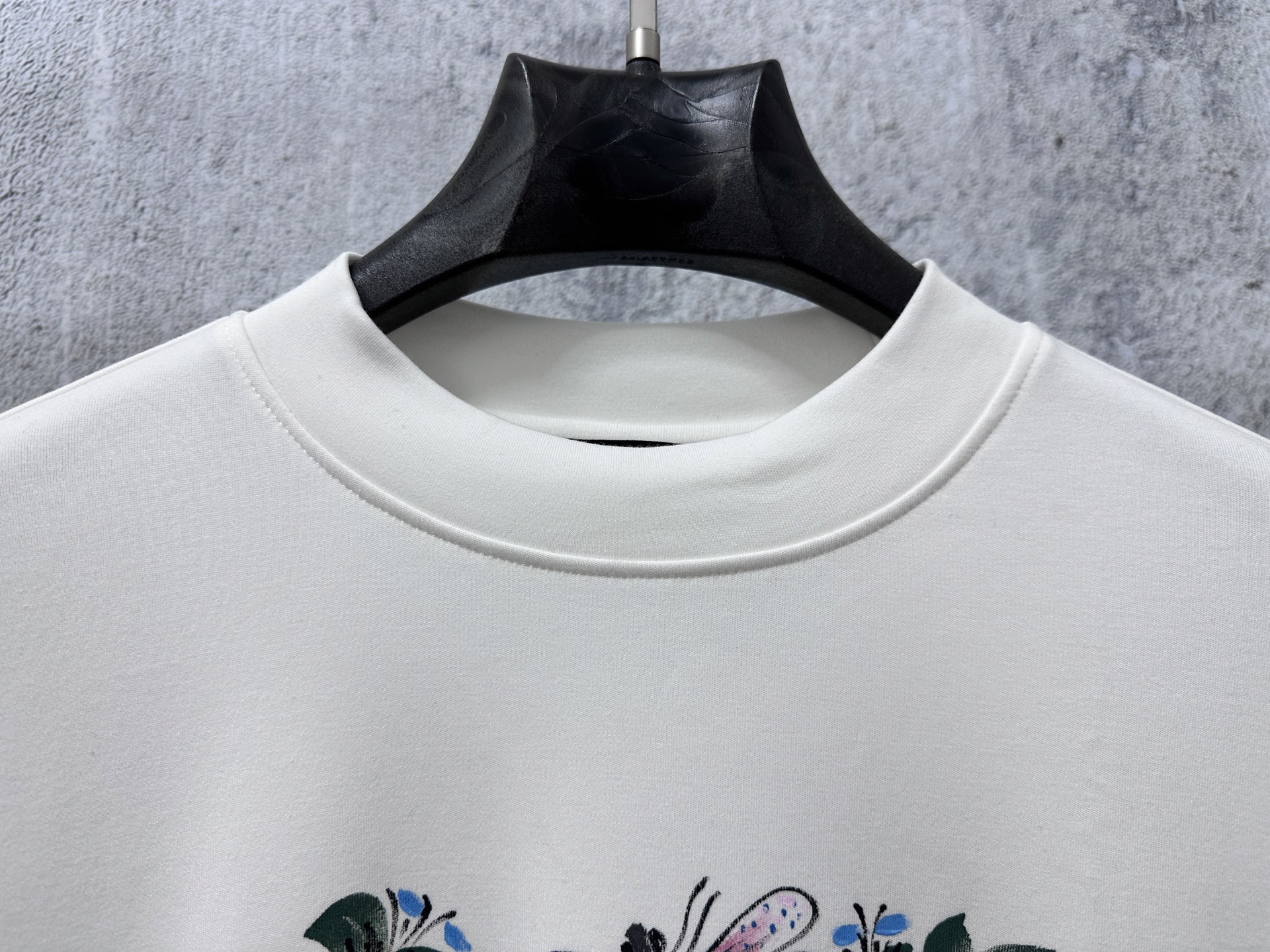 Gucci A貨白色長袖T恤 花卉刺繡LOGO設計 優雅實穿款| 12 Gucci A貨白色長袖T恤 花卉刺繡LOGO設計 優雅實穿款