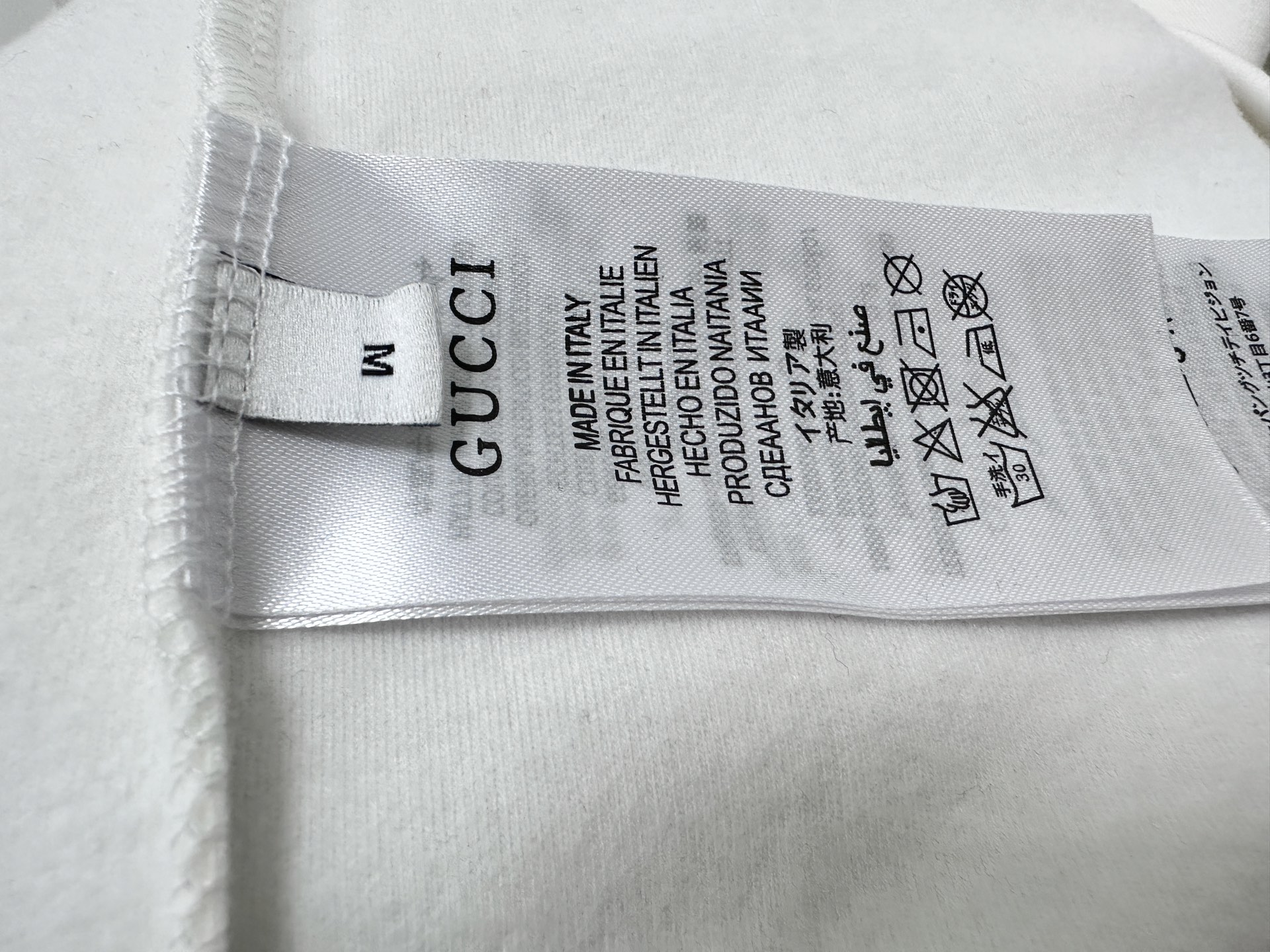 Gucci A貨白色長袖T恤 花卉刺繡LOGO設計 優雅實穿款| 7 Gucci A貨白色長袖T恤 花卉刺繡LOGO設計 優雅實穿款
