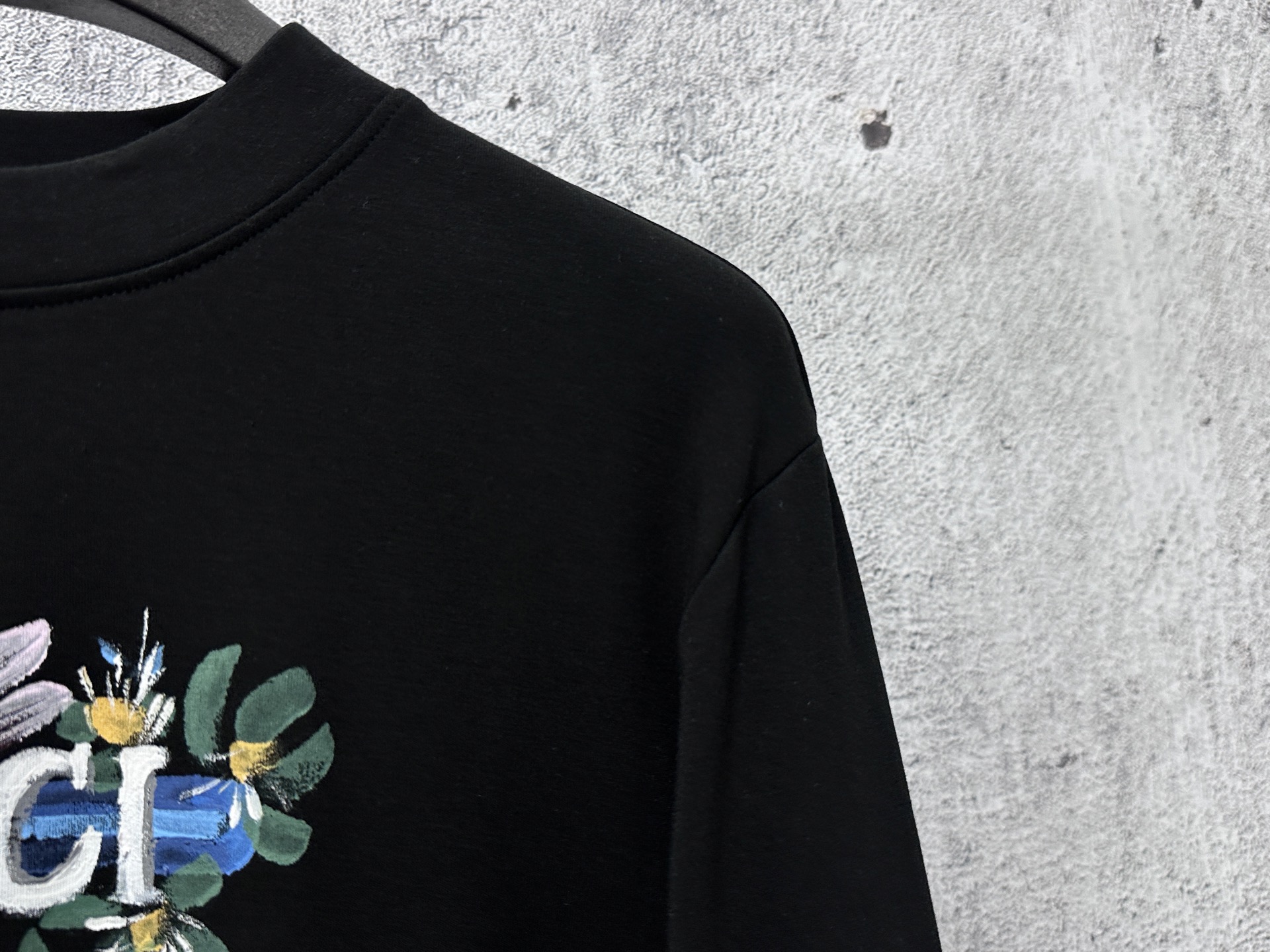 Gucci高仿黑色長袖T恤 花卉刺繡設計 潮流感刺繡單品| 13 Gucci高仿黑色長袖T恤 花卉刺繡設計 潮流感刺繡單品