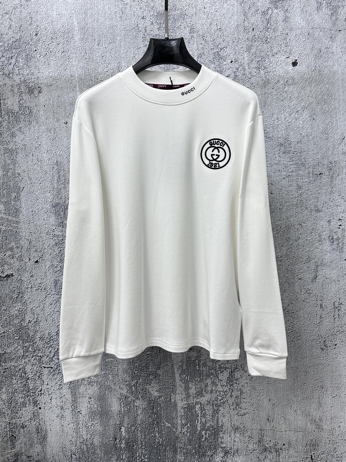 Gucci原單白色男士長袖T恤 領口與胸口精緻LOGO點綴