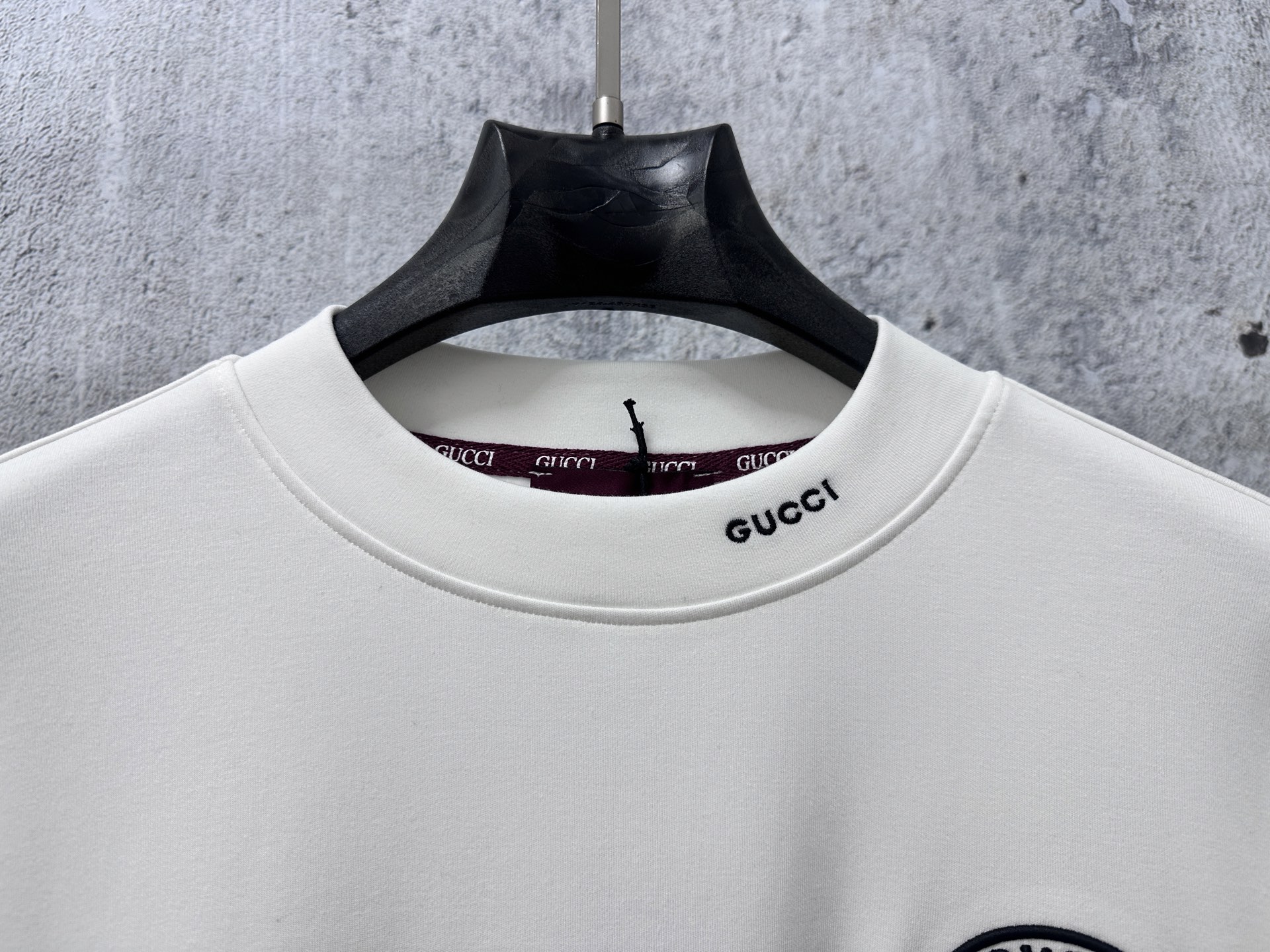 Gucci原單白色男士長袖T恤 領口與胸口精緻LOGO點綴|超A仿原單精品圖片 12 Gucci原單白色男士長袖T恤 領口與胸口精緻LOGO點綴|歐美奢侈品精品推薦