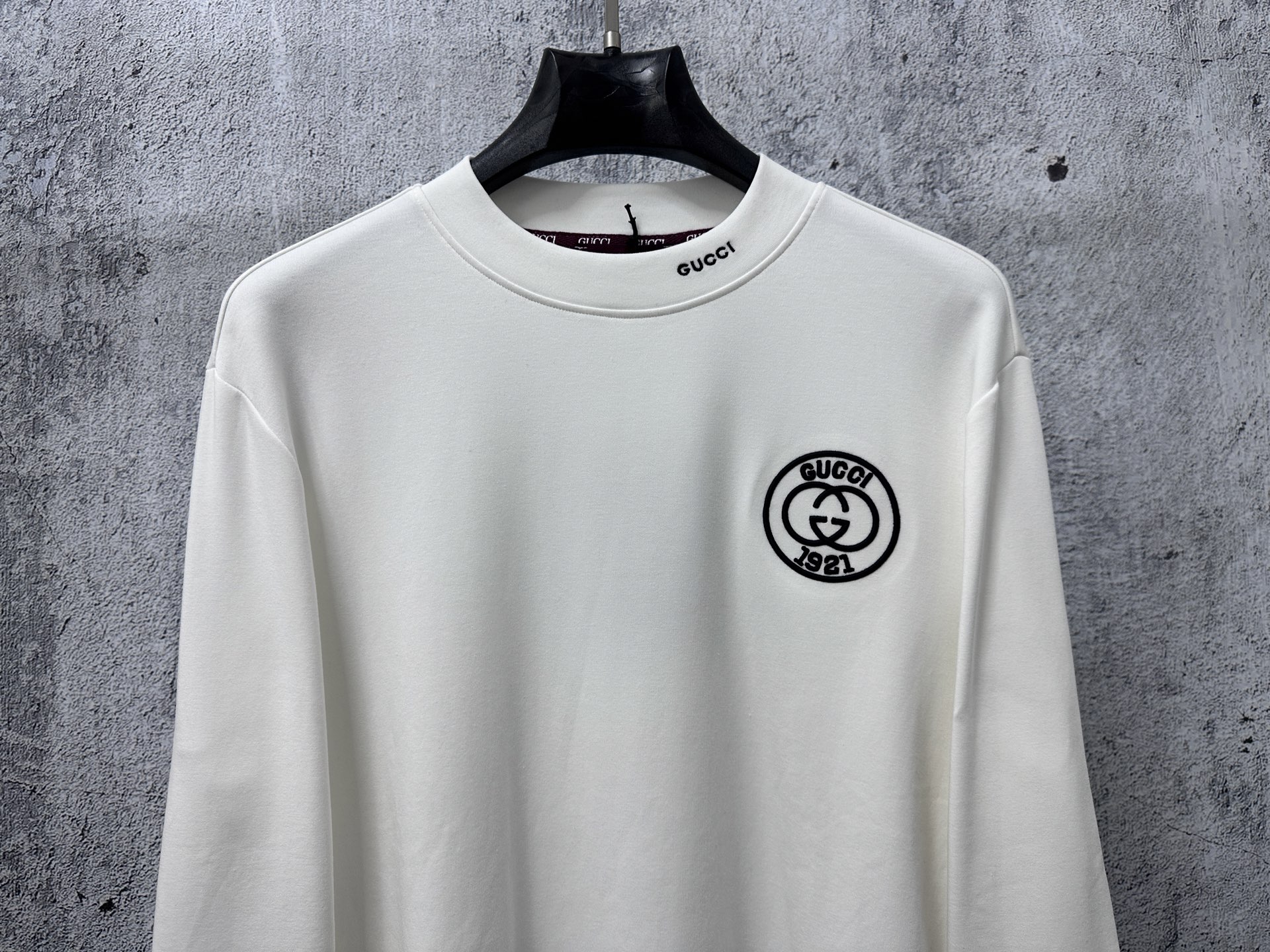 Gucci原單白色男士長袖T恤 領口與胸口精緻LOGO點綴|超A仿原單精品圖片 11 Gucci原單白色男士長袖T恤 領口與胸口精緻LOGO點綴|歐美奢侈品精品推薦