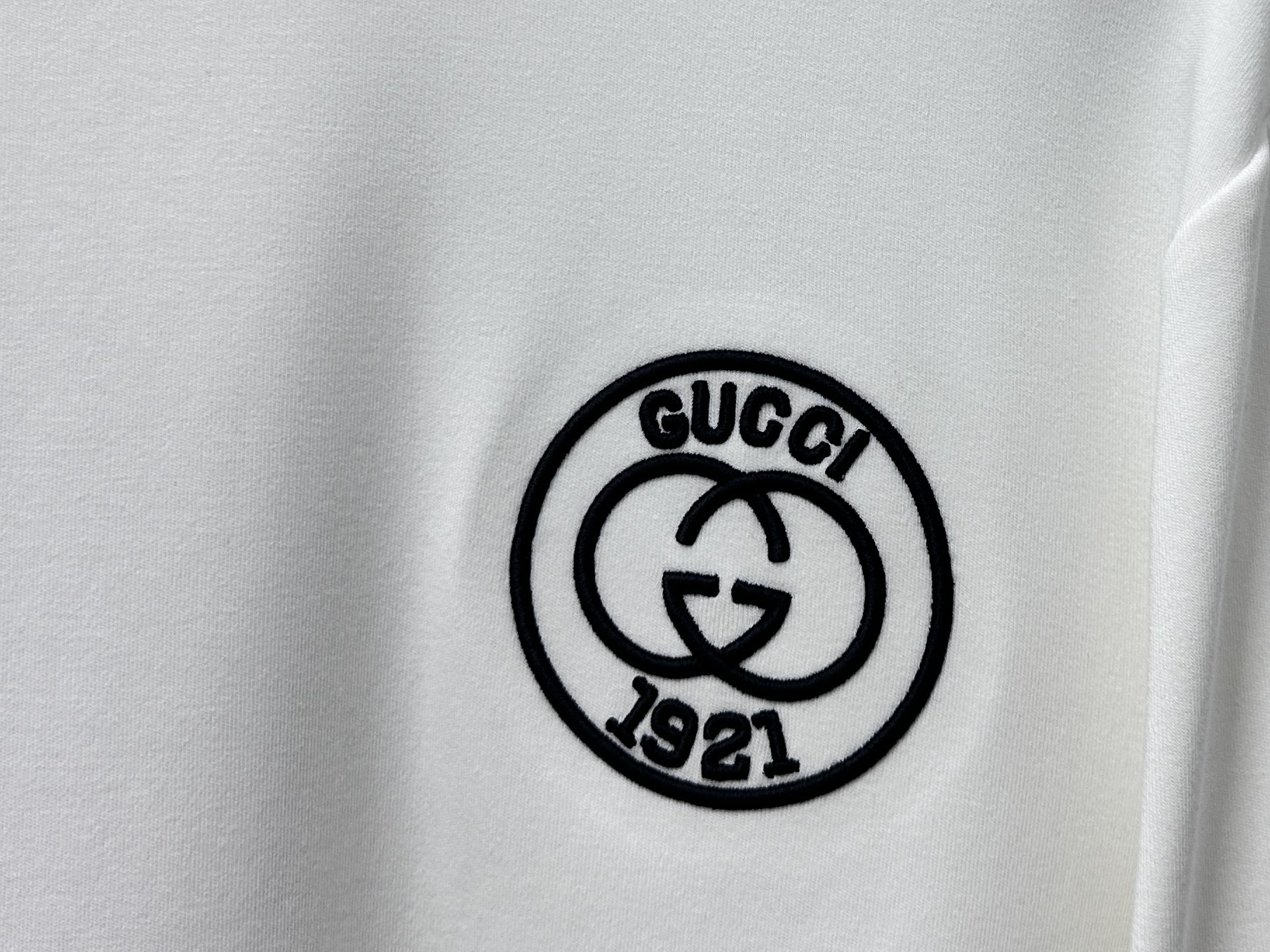 Gucci原單白色男士長袖T恤 領口與胸口精緻LOGO點綴|超A仿原單精品圖片 10 Gucci原單白色男士長袖T恤 領口與胸口精緻LOGO點綴|歐美奢侈品精品推薦