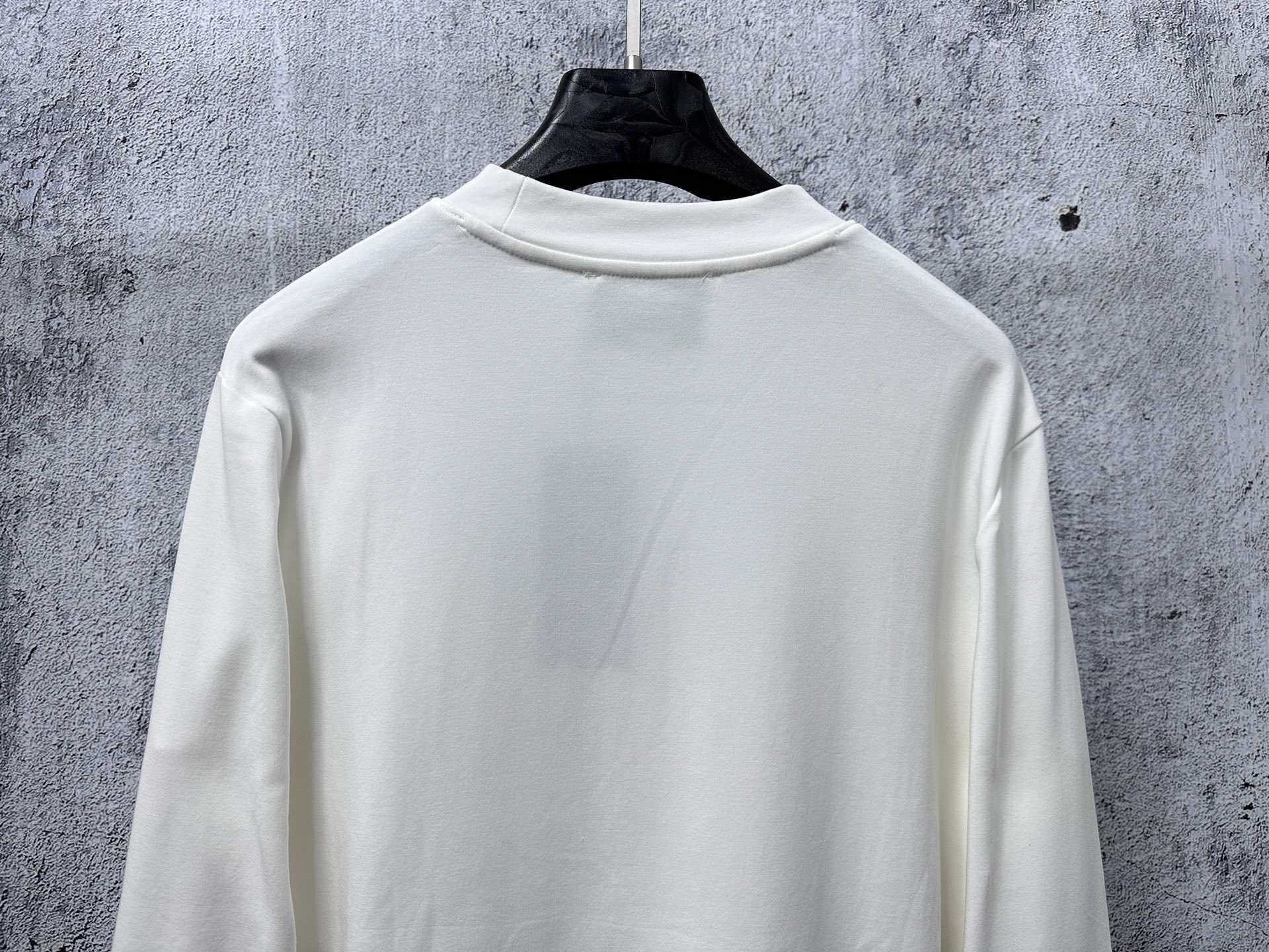 Gucci原單白色男士長袖T恤 領口與胸口精緻LOGO點綴|超A仿原單精品圖片 9 Gucci原單白色男士長袖T恤 領口與胸口精緻LOGO點綴|歐美奢侈品精品推薦