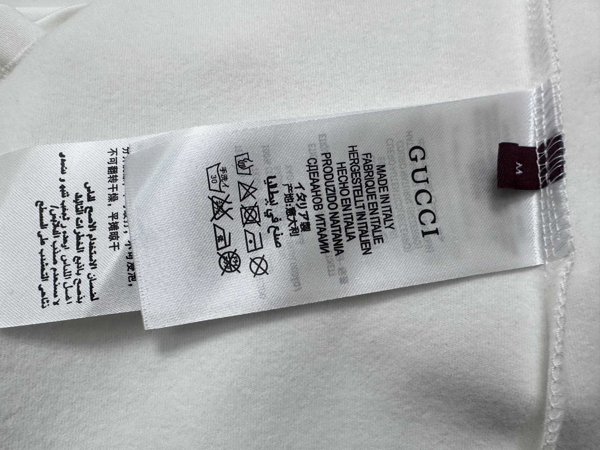 Gucci原單白色男士長袖T恤 領口與胸口精緻LOGO點綴|超A仿原單精品圖片 7 Gucci原單白色男士長袖T恤 領口與胸口精緻LOGO點綴|歐美奢侈品精品推薦