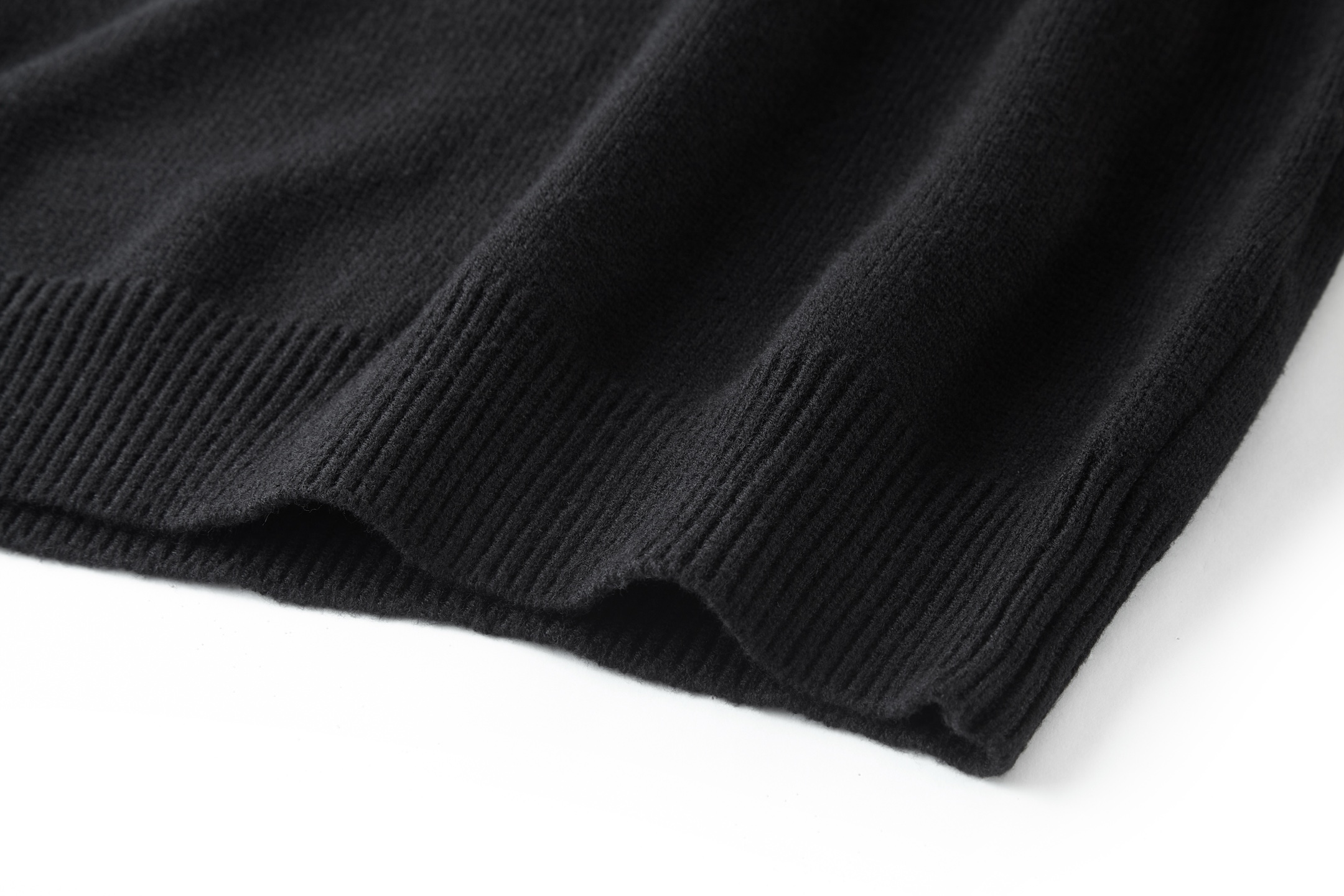 Gucci原單男款黑色針織毛衣 正面Logo字樣簡約設計百搭款式｜歐美奢侈品精品推薦