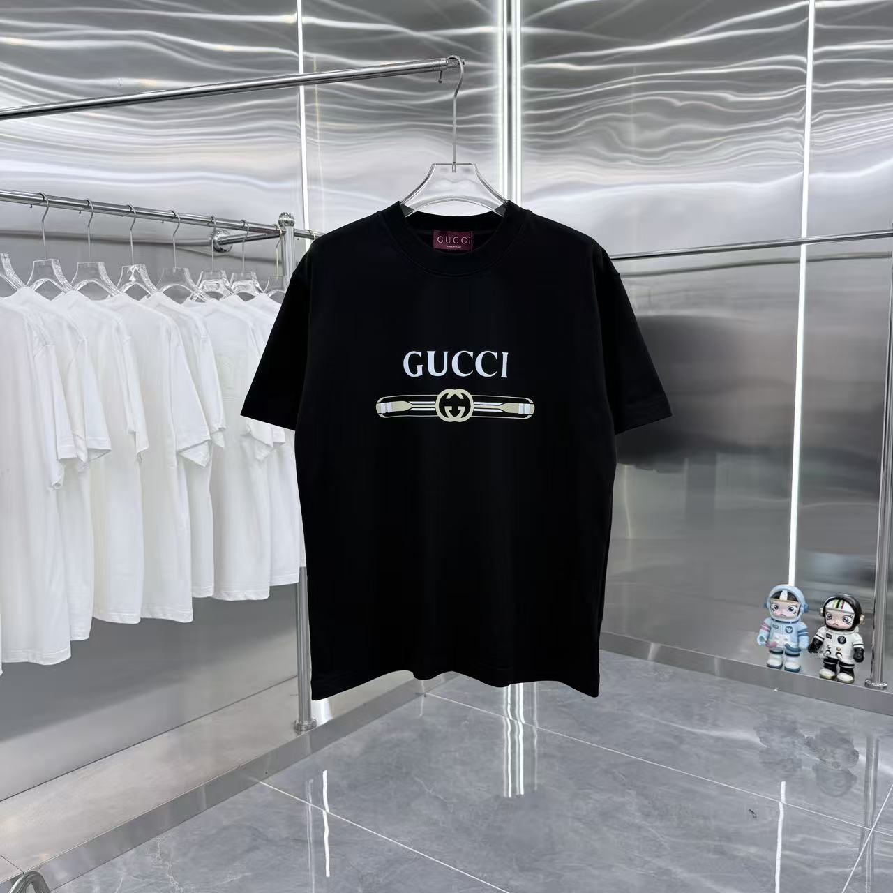 Gucci精品仿製黑色短T 金屬腰帶LOGO設計 潮流元素必備