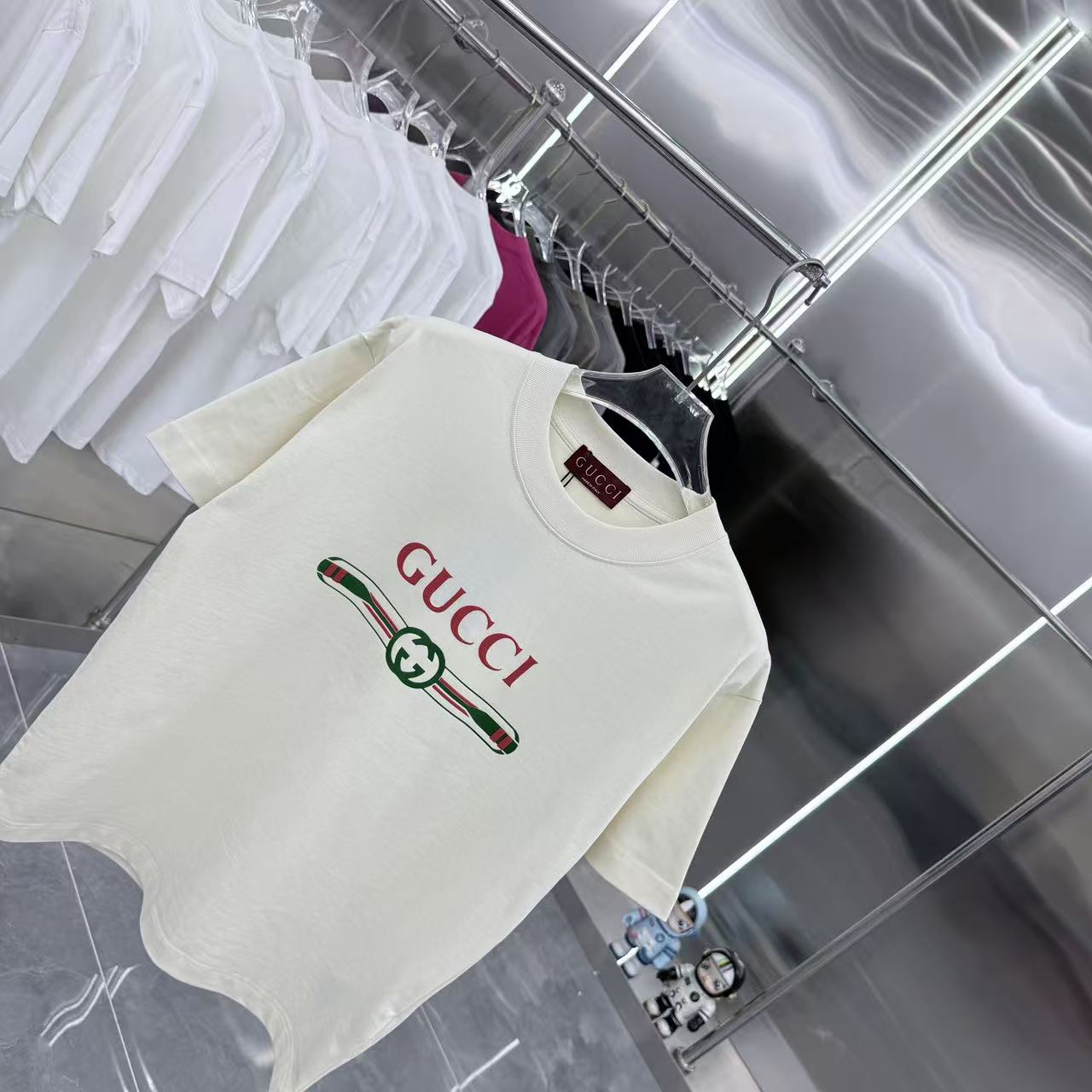 Gucci原單白色短袖T 經典腰帶綠紅綠配色LOGO設計 永不退流行| 12 Gucci原單白色短袖T 經典腰帶綠紅綠配色LOGO設計 永不退流行