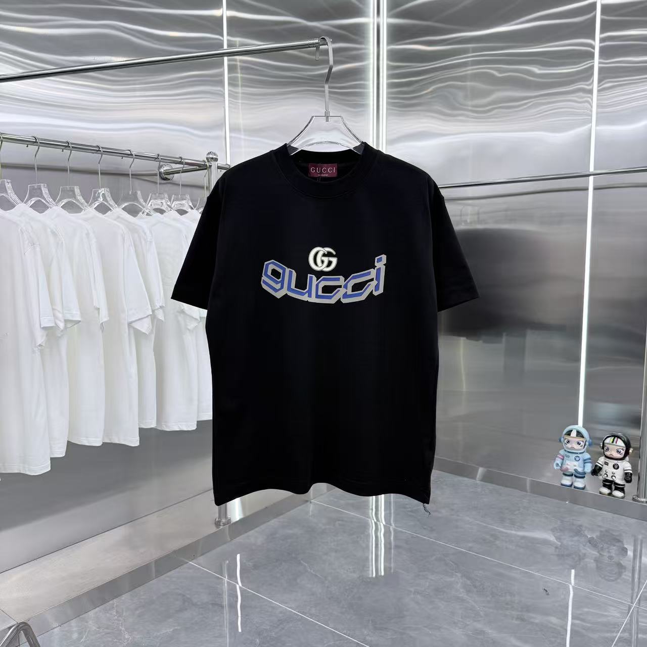 Gucci一比一黑色短袖T 立體字母圖案潮流感十足 實搭不退潮