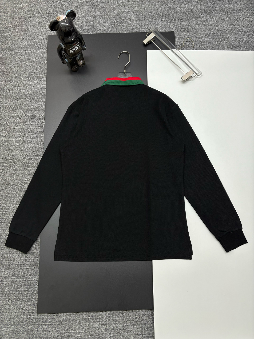 Gucci原單黑色長袖POLO衫 紅綠條紋領刺繡款 經典百搭首選| 9 Gucci原單黑色長袖POLO衫 紅綠條紋領刺繡款 經典百搭首選