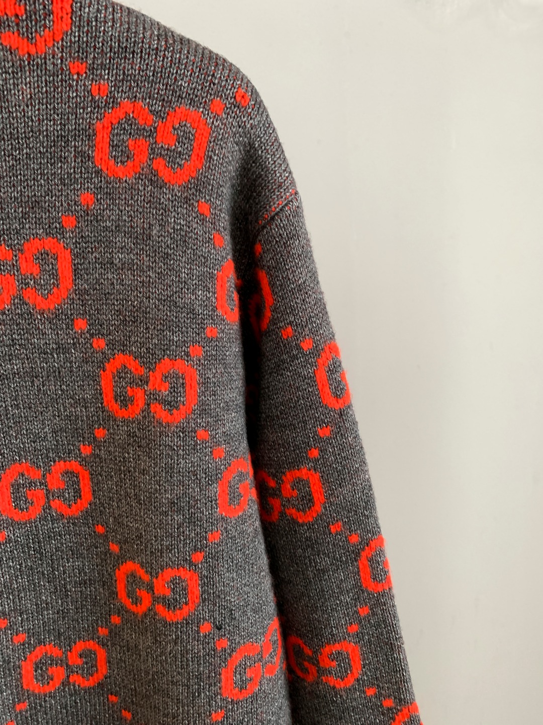 Gucci A貨針織衫男士深灰底橘色GG圖樣秋冬風格款| 16 Gucci A貨針織衫男士深灰底橘色GG圖樣秋冬風格款