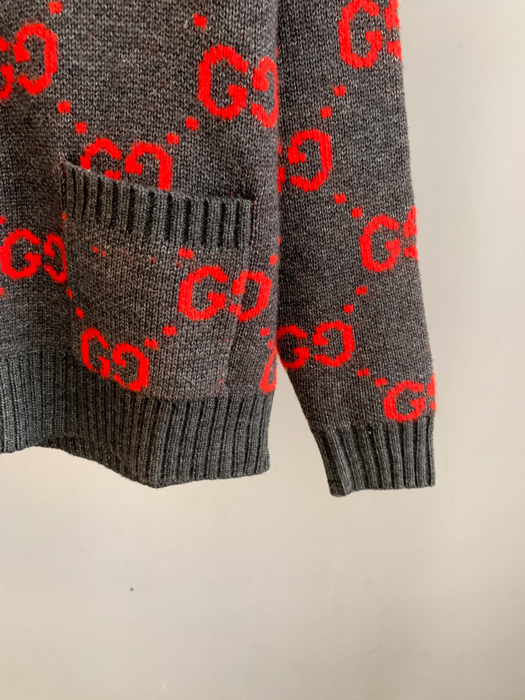 Gucci A貨針織衫男士深灰底橘色GG圖樣秋冬風格款| 11 Gucci A貨針織衫男士深灰底橘色GG圖樣秋冬風格款