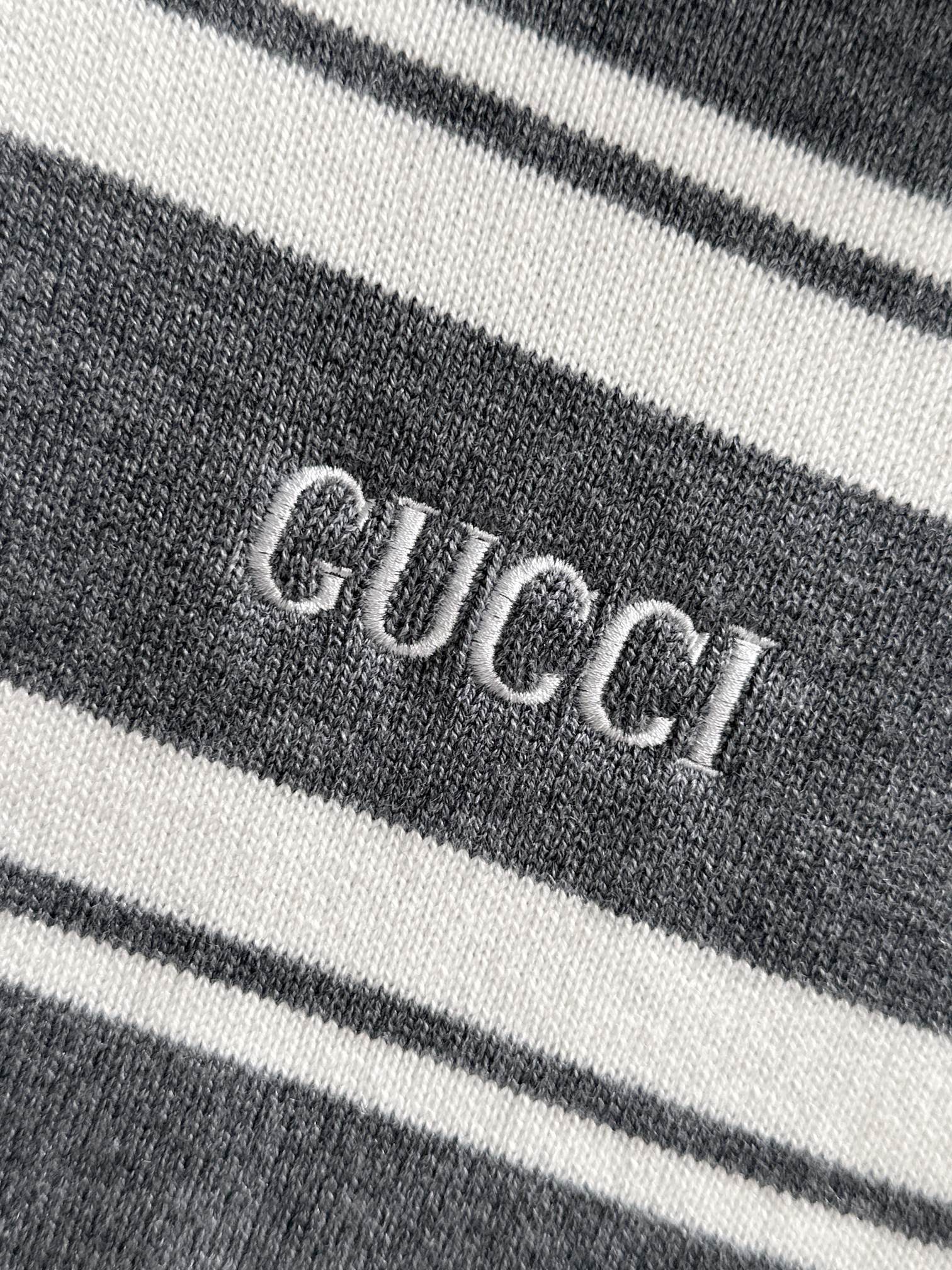 Gucci高仿針織衫男士灰白橫條設計簡約知性日常款| 11 Gucci高仿針織衫男士灰白橫條設計簡約知性日常款