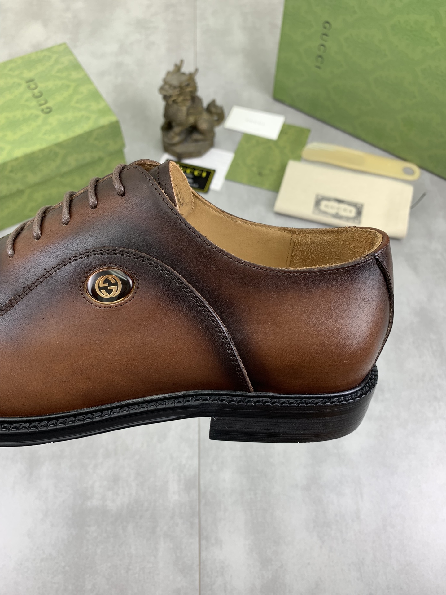 Gucci高仿男士正裝皮鞋古銅棕色手工鞋面質感升級｜歐美奢侈品精品推薦