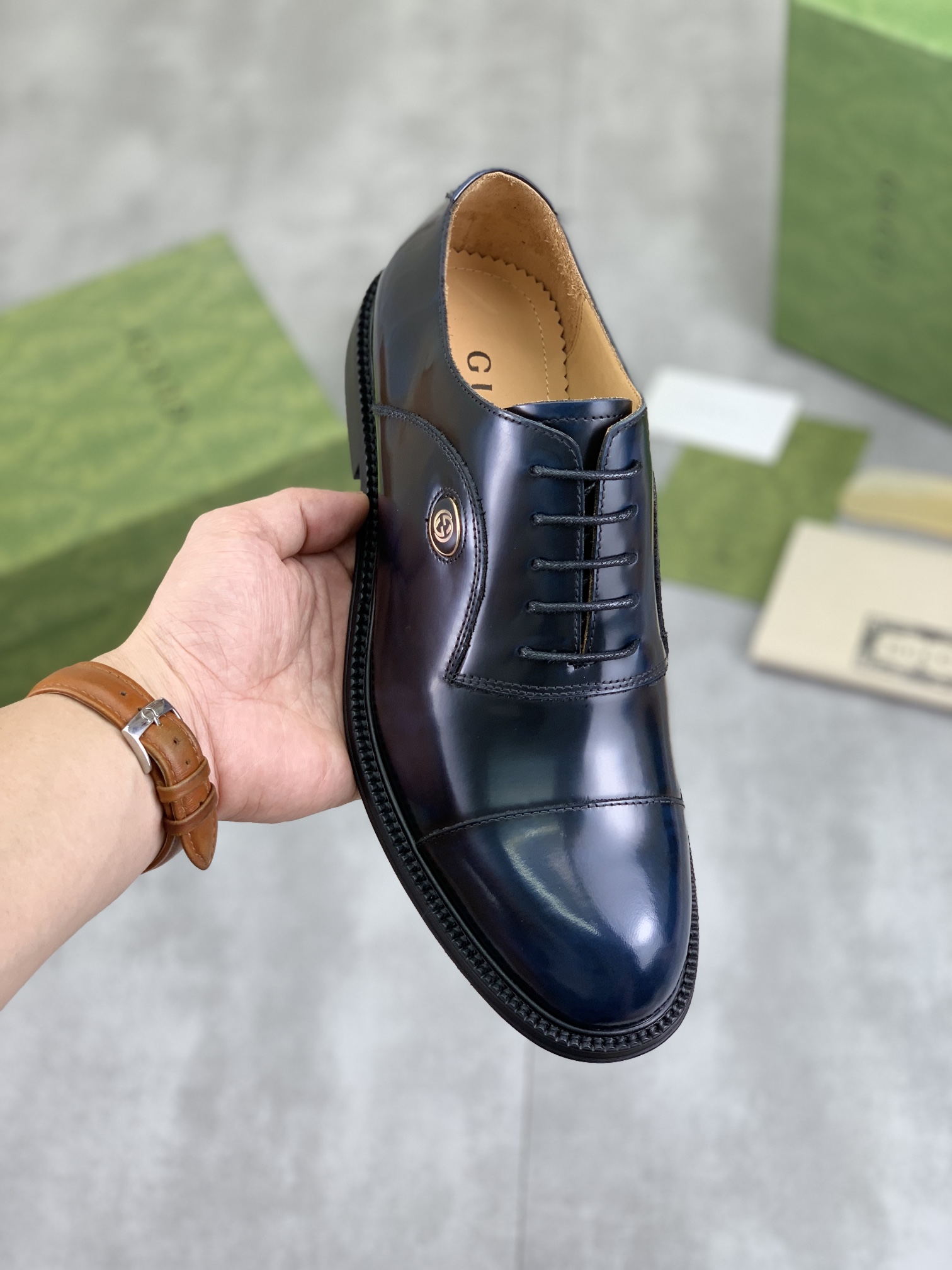 Gucci高仿男士寶藍皮鞋亮面低調奢華日常可穿