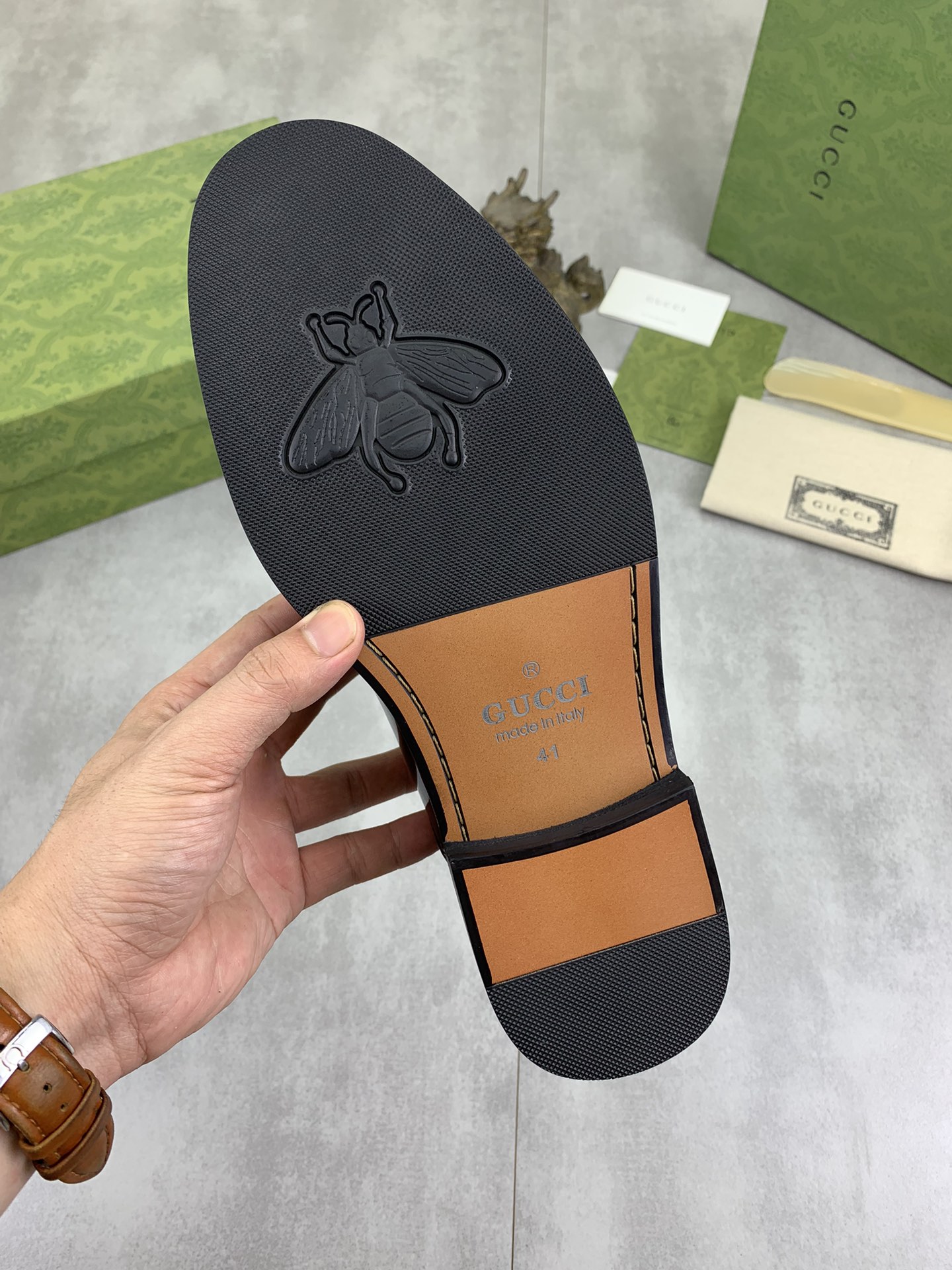 Gucci高仿男士亮黑皮鞋經典鞋型打造俐落時尚| 15 Gucci高仿男士亮黑皮鞋經典鞋型打造俐落時尚