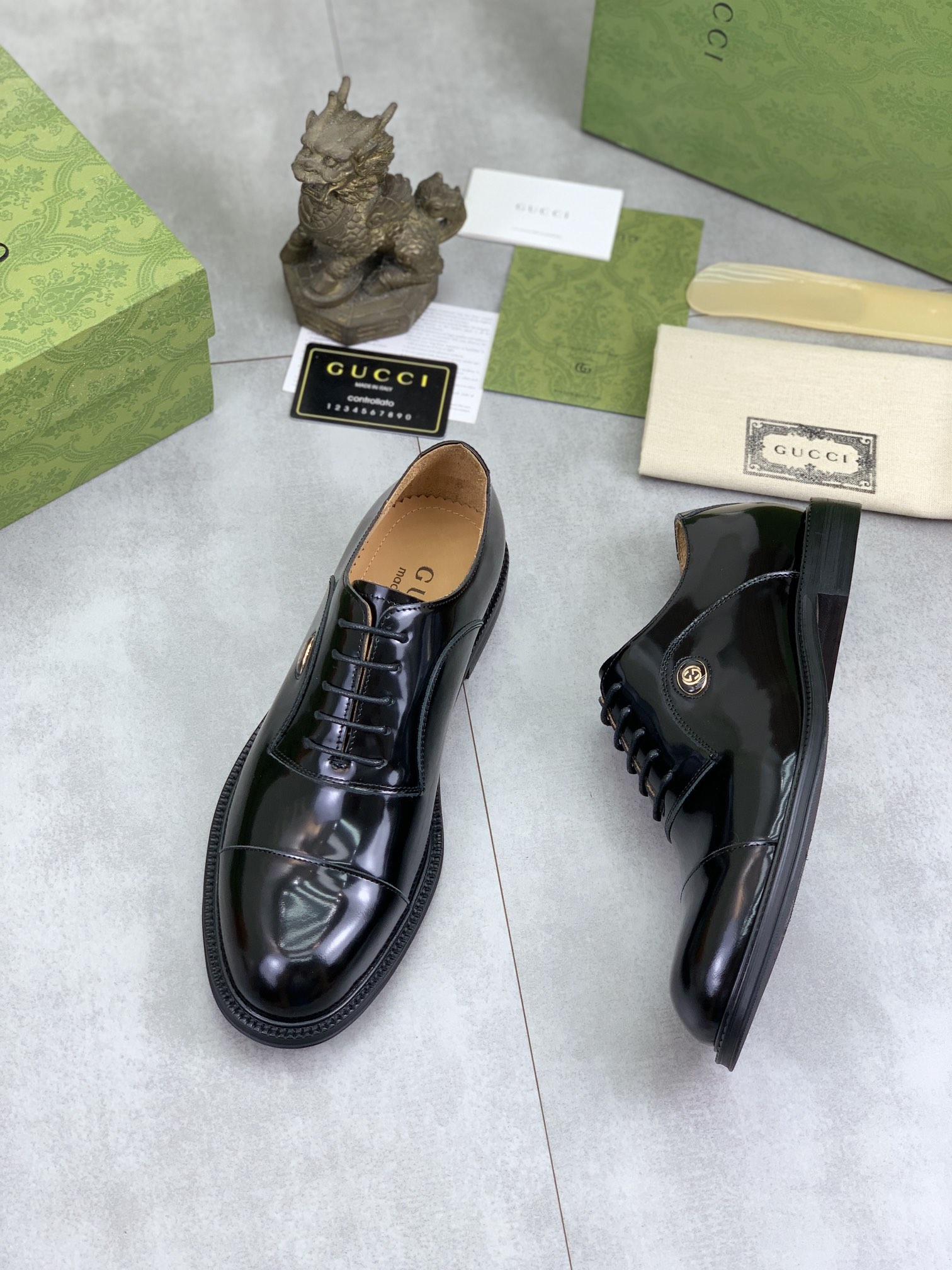 Gucci高仿男士亮黑皮鞋經典鞋型打造俐落時尚| 13 Gucci高仿男士亮黑皮鞋經典鞋型打造俐落時尚