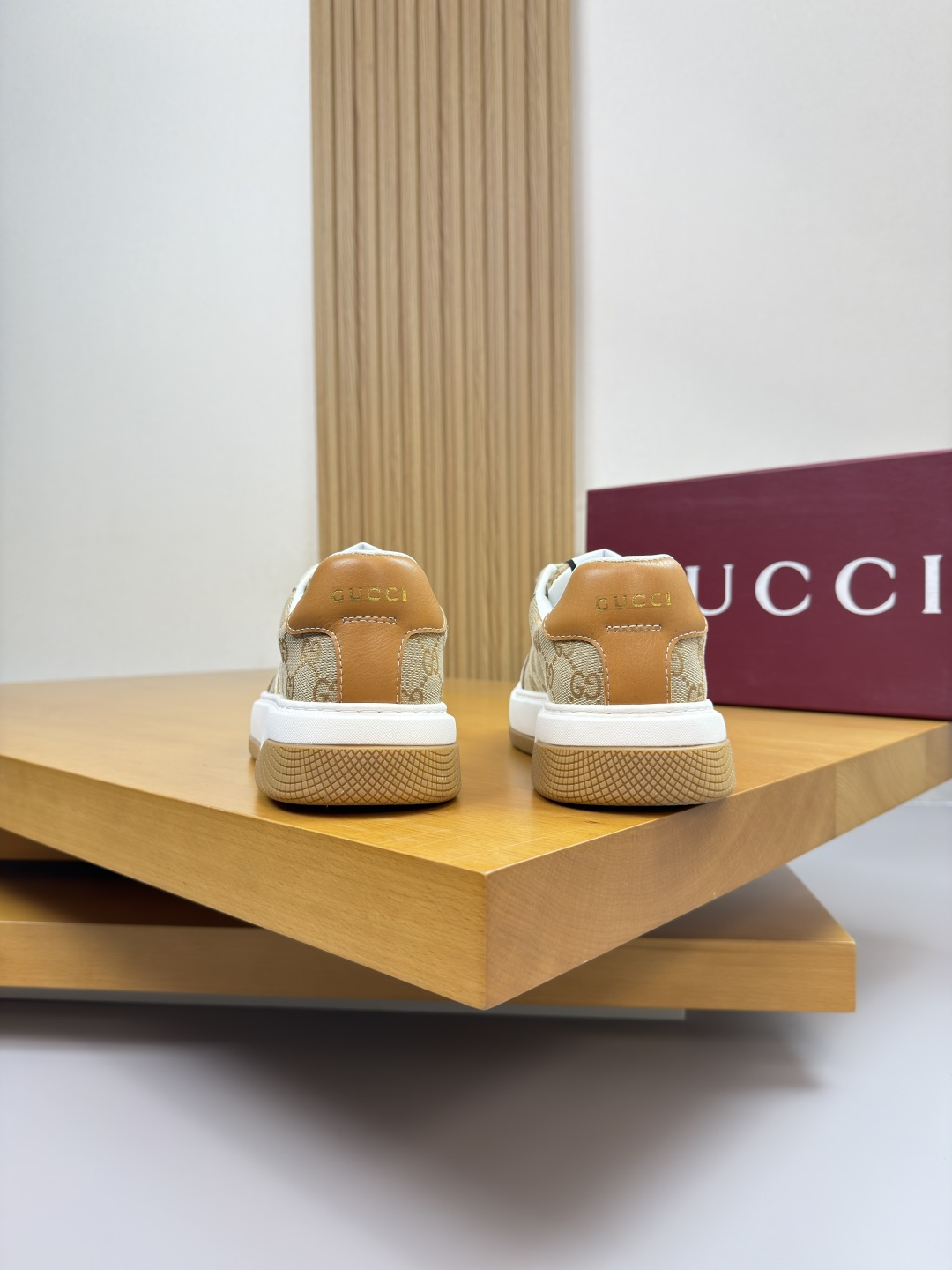 Gucci高仿男款老花運動鞋 奶茶拼色設計百搭復古街頭感| 8 Gucci高仿男款老花運動鞋 奶茶拼色設計百搭復古街頭感
