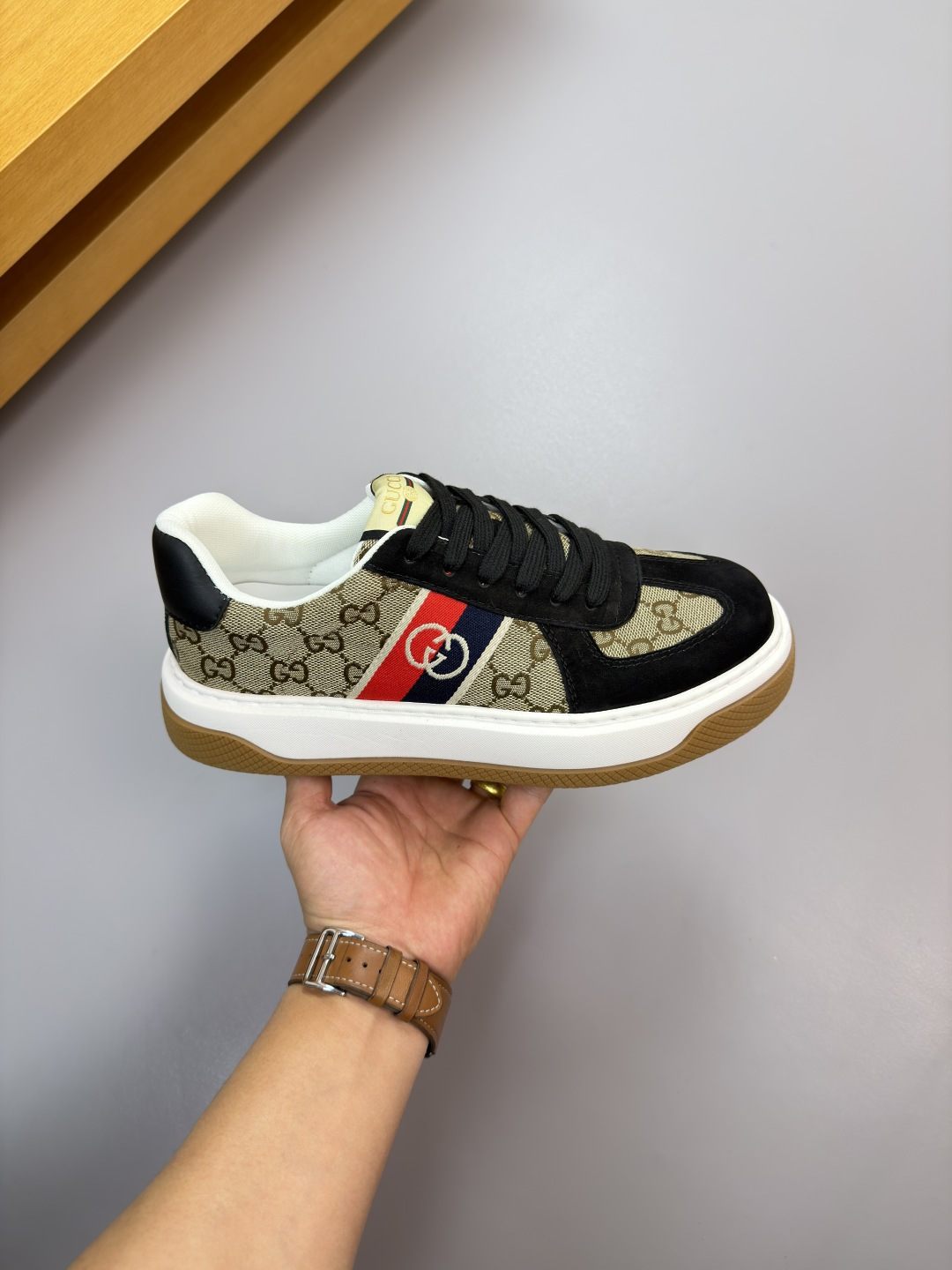 Gucci原單老花黑拼紅藍條運動鞋 經典撞色設計潮流鞋履｜歐美奢侈品精品推薦