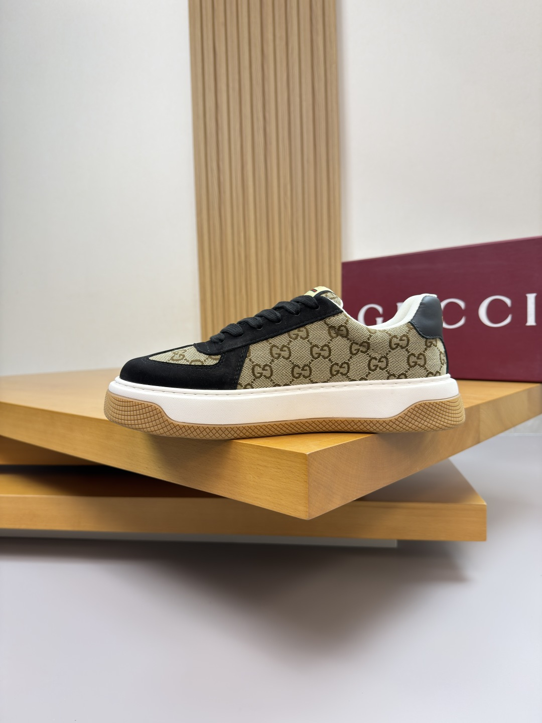 Gucci原單老花黑拼紅藍條運動鞋 經典撞色設計潮流鞋履｜歐美奢侈品精品推薦