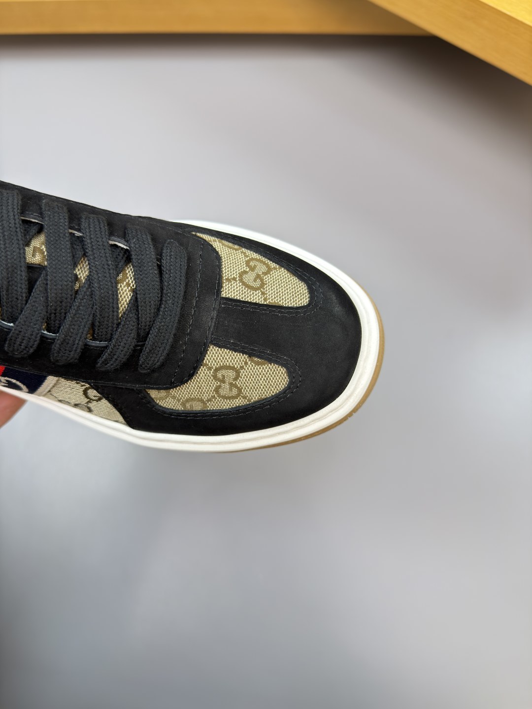 Gucci原單老花黑拼紅藍條運動鞋 經典撞色設計潮流鞋履｜歐美奢侈品精品推薦