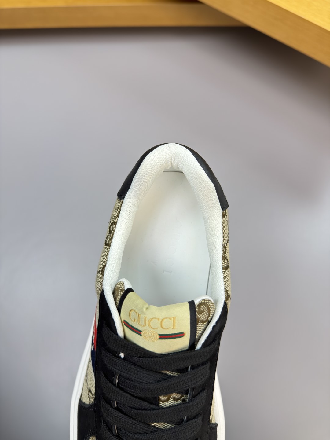 Gucci原單老花黑拼紅藍條運動鞋 經典撞色設計潮流鞋履｜歐美奢侈品精品推薦