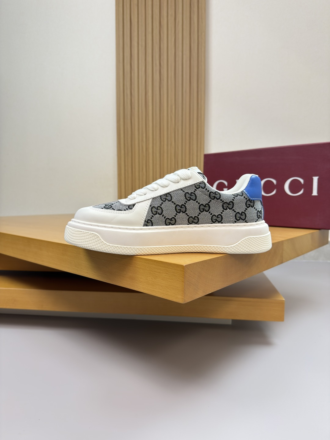 Gucci高仿白藍配色GG帆布運動鞋 街頭風格男女皆宜|超A仿原單精品圖片 11 Gucci高仿白藍配色GG帆布運動鞋 街頭風格男女皆宜|歐美奢侈品精品推薦
