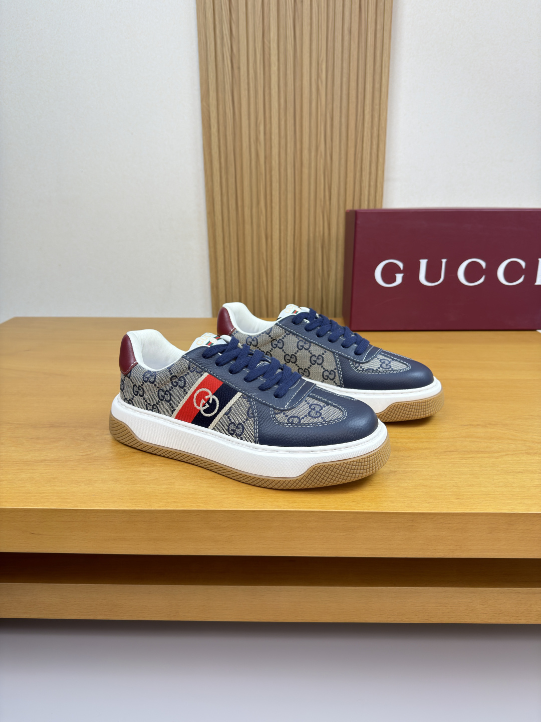 Gucci一比一藍色拼酒紅老花運動鞋 經典標誌設計百搭風格