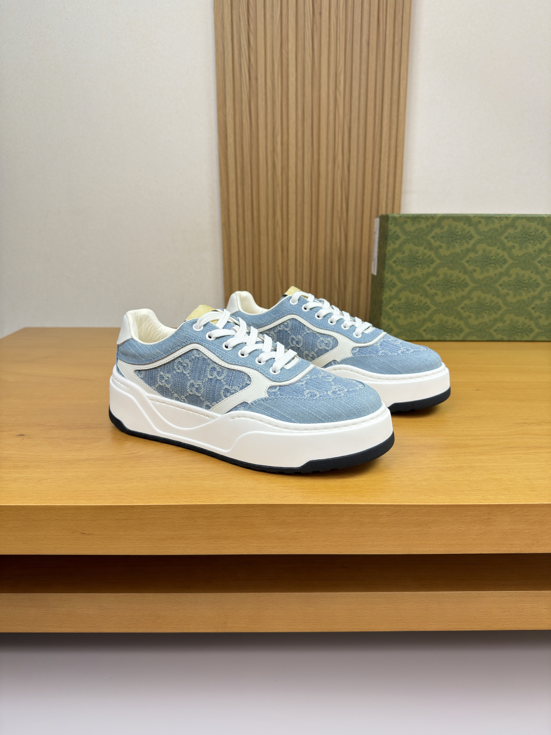 Gucci精品仿製丹寧老花拼皮運動鞋 淺藍配色展現休閒質感